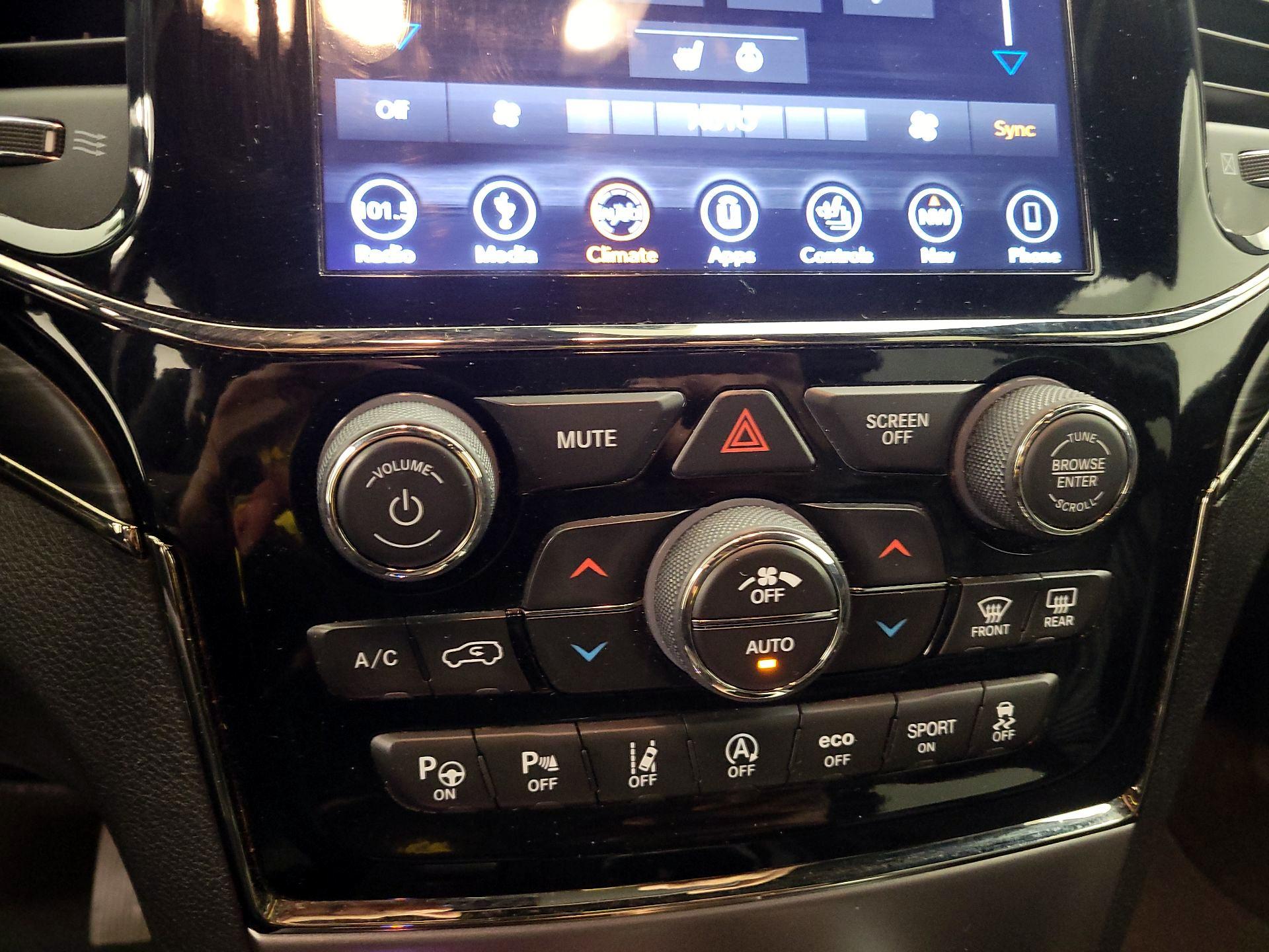 Thumbnail: 2019 Jeep Grand Cherokee - 16