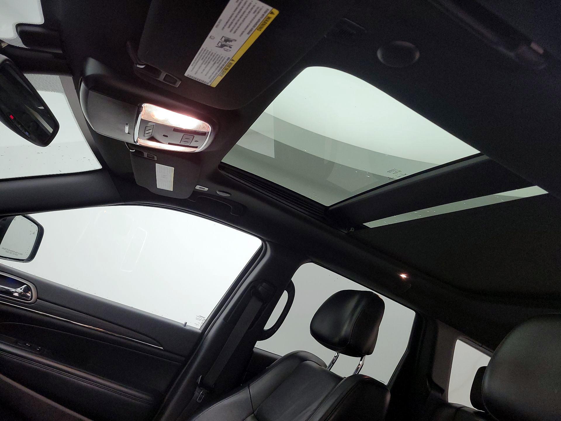 Thumbnail: 2019 Jeep Grand Cherokee - 18