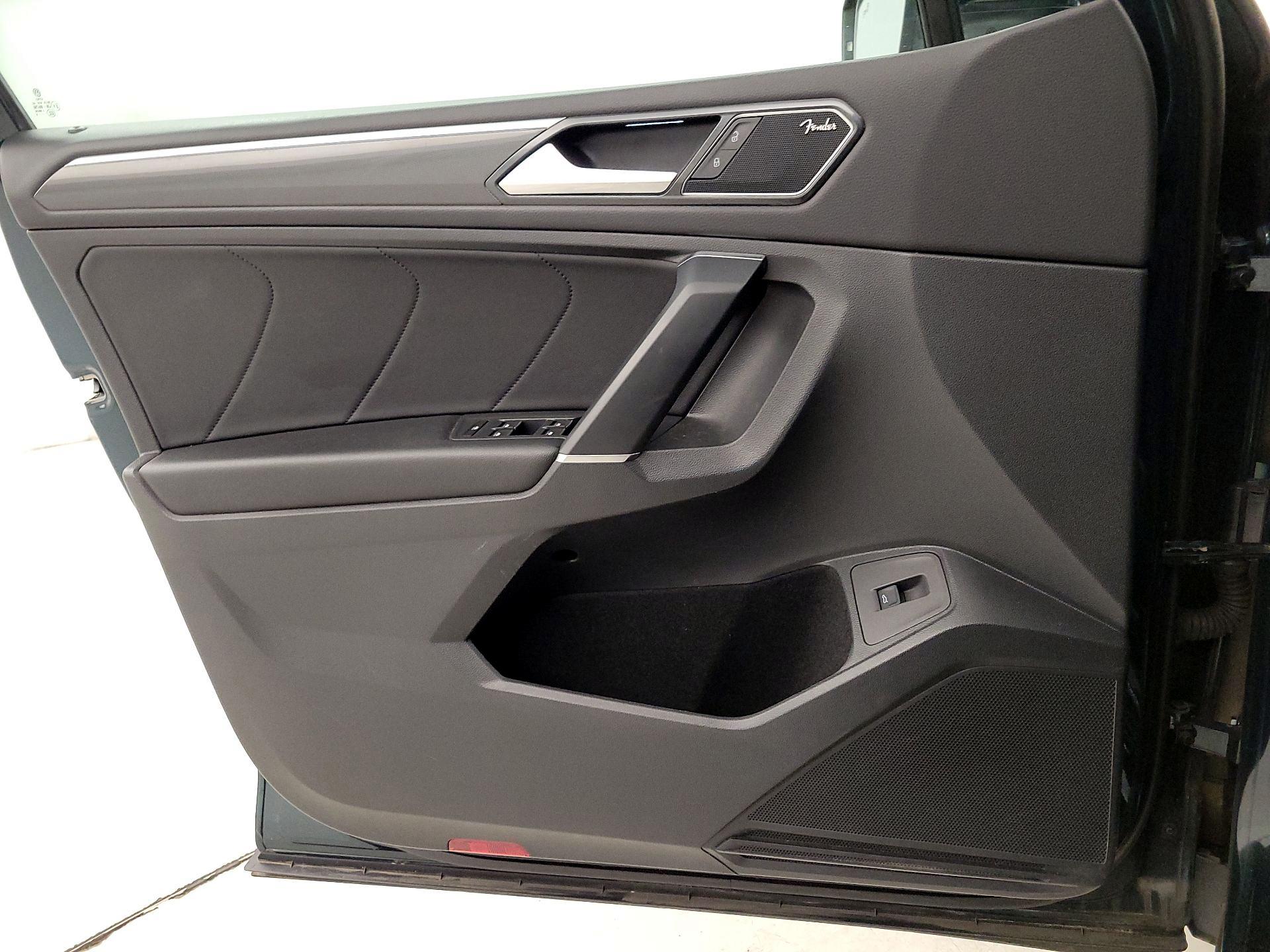 Thumbnail: 2018 Volkswagen Tiguan - 12