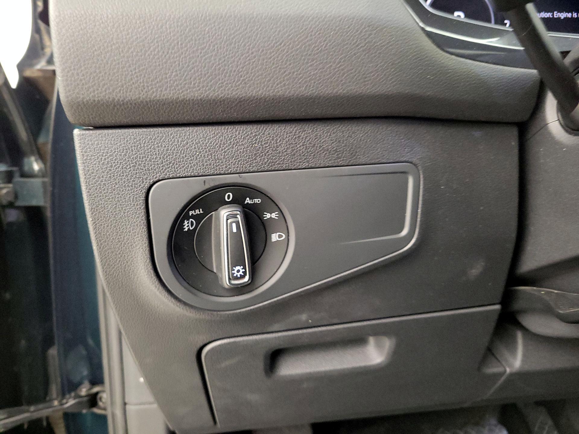 Thumbnail: 2018 Volkswagen Tiguan - 13