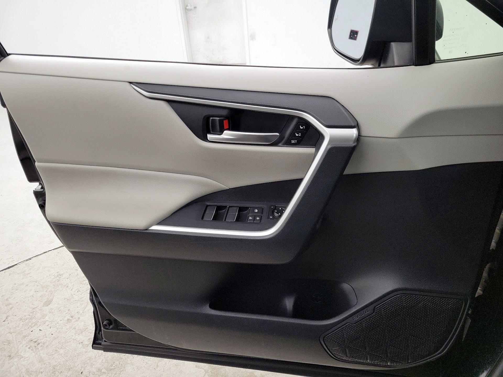 Thumbnail: 2019 Toyota RAV4 - 12