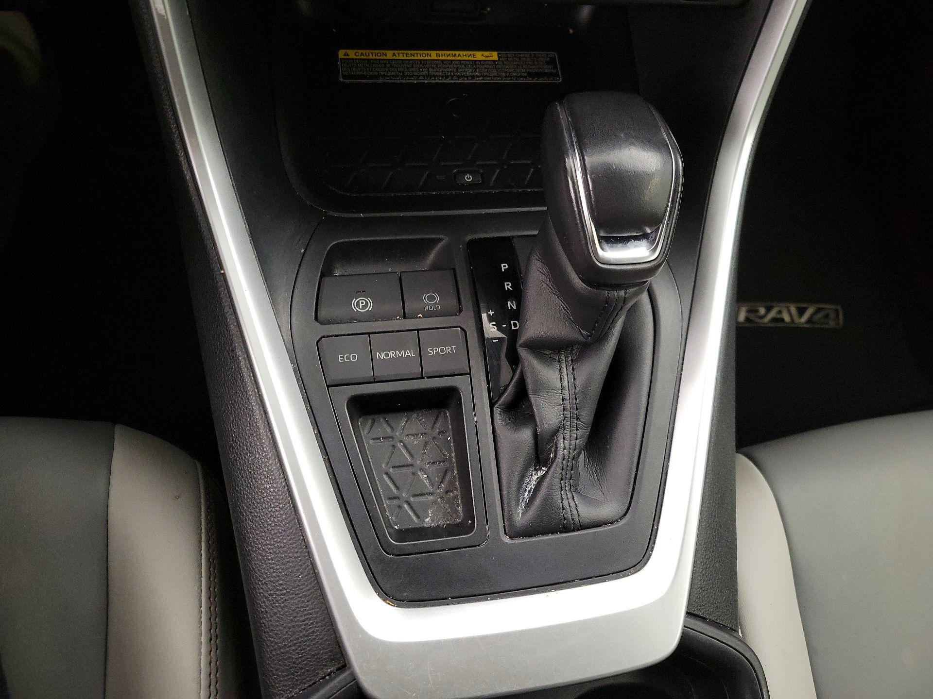 Thumbnail: 2019 Toyota RAV4 - 17