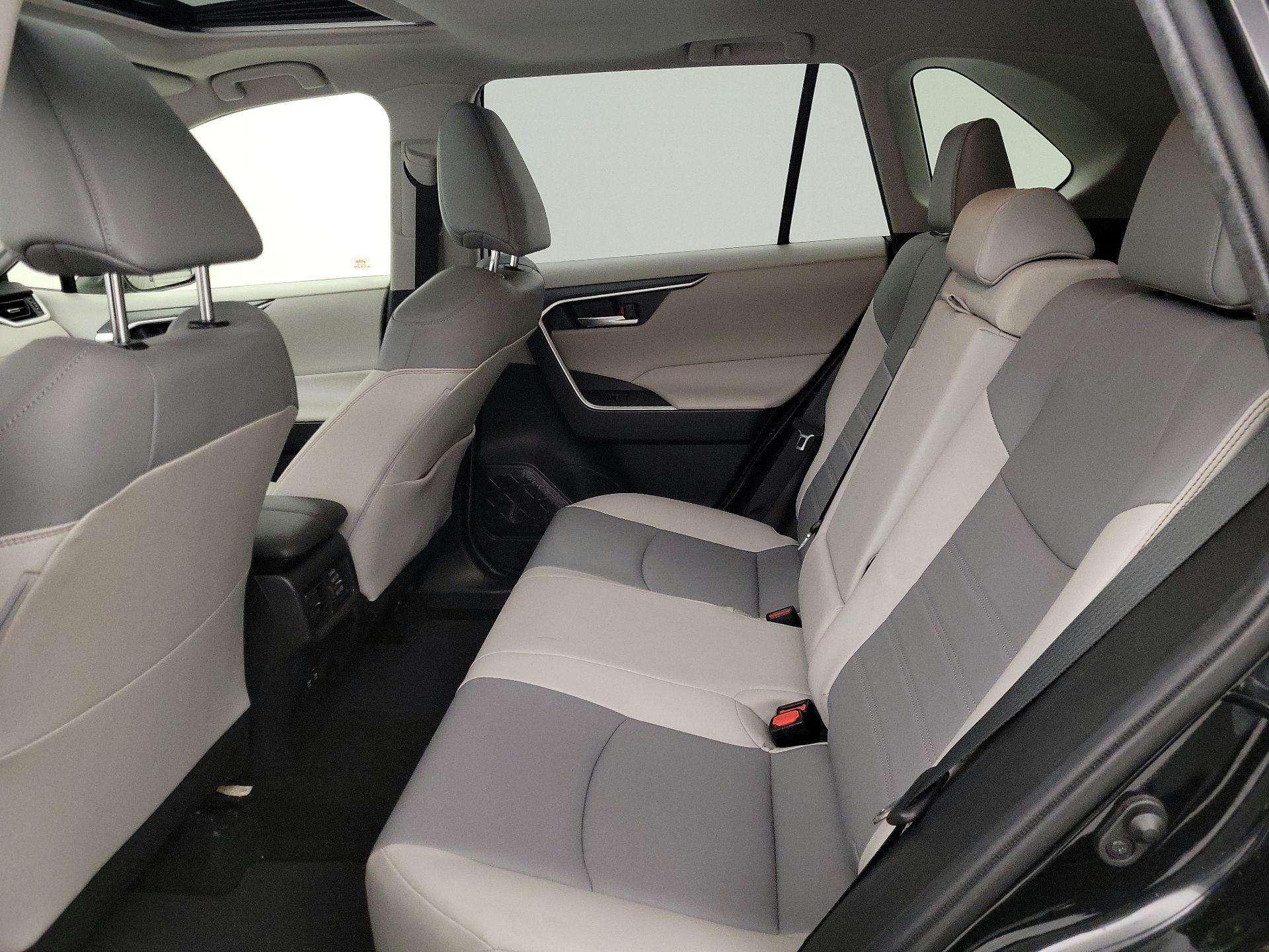 Thumbnail: 2019 Toyota RAV4 - 20