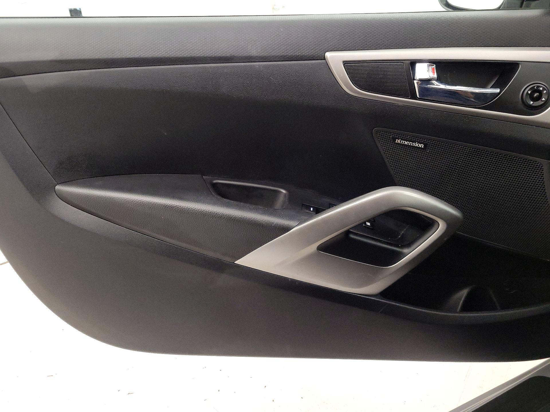 Thumbnail: 2017 Hyundai Veloster - 12