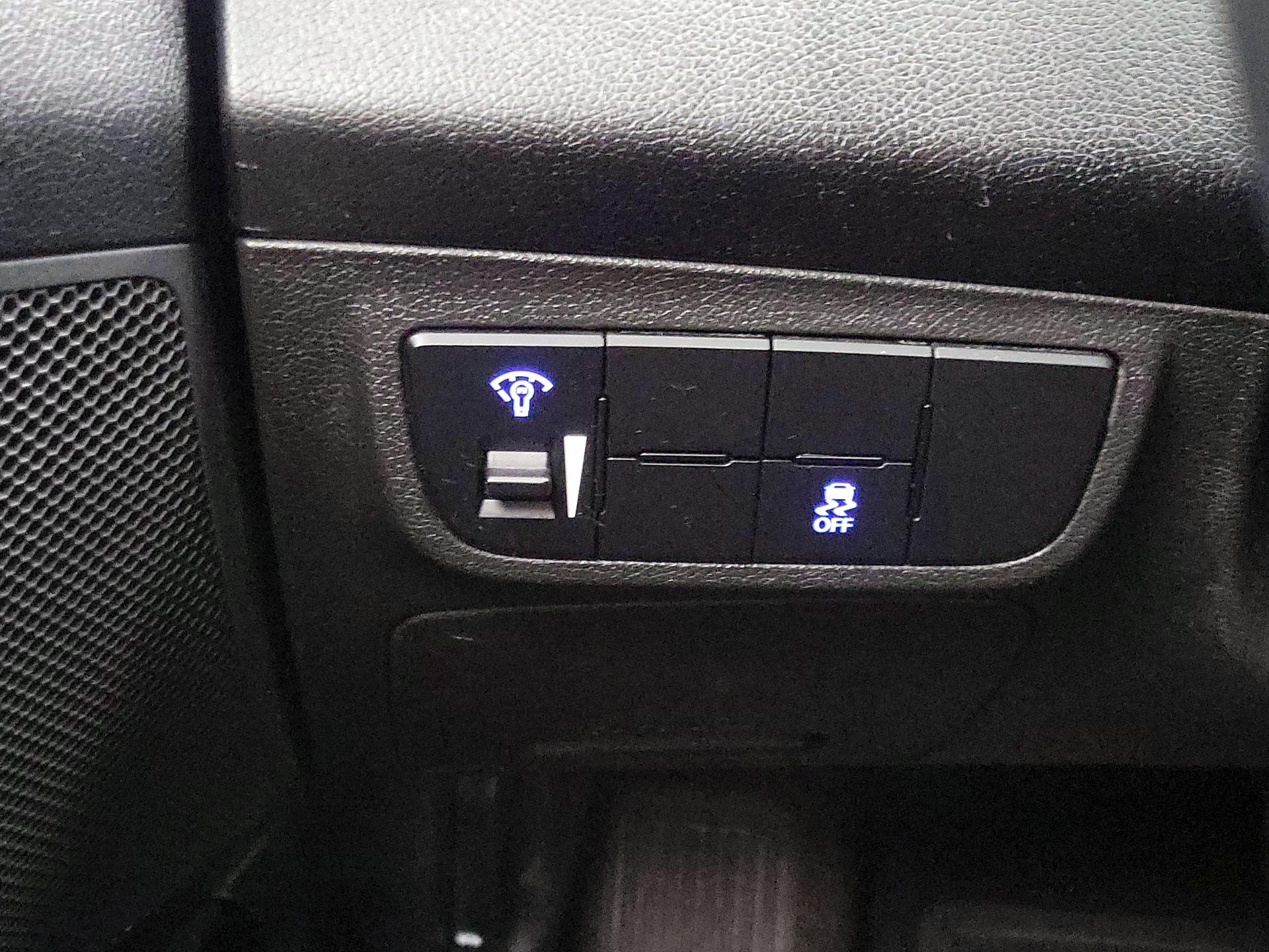 Thumbnail: 2017 Hyundai Veloster - 13