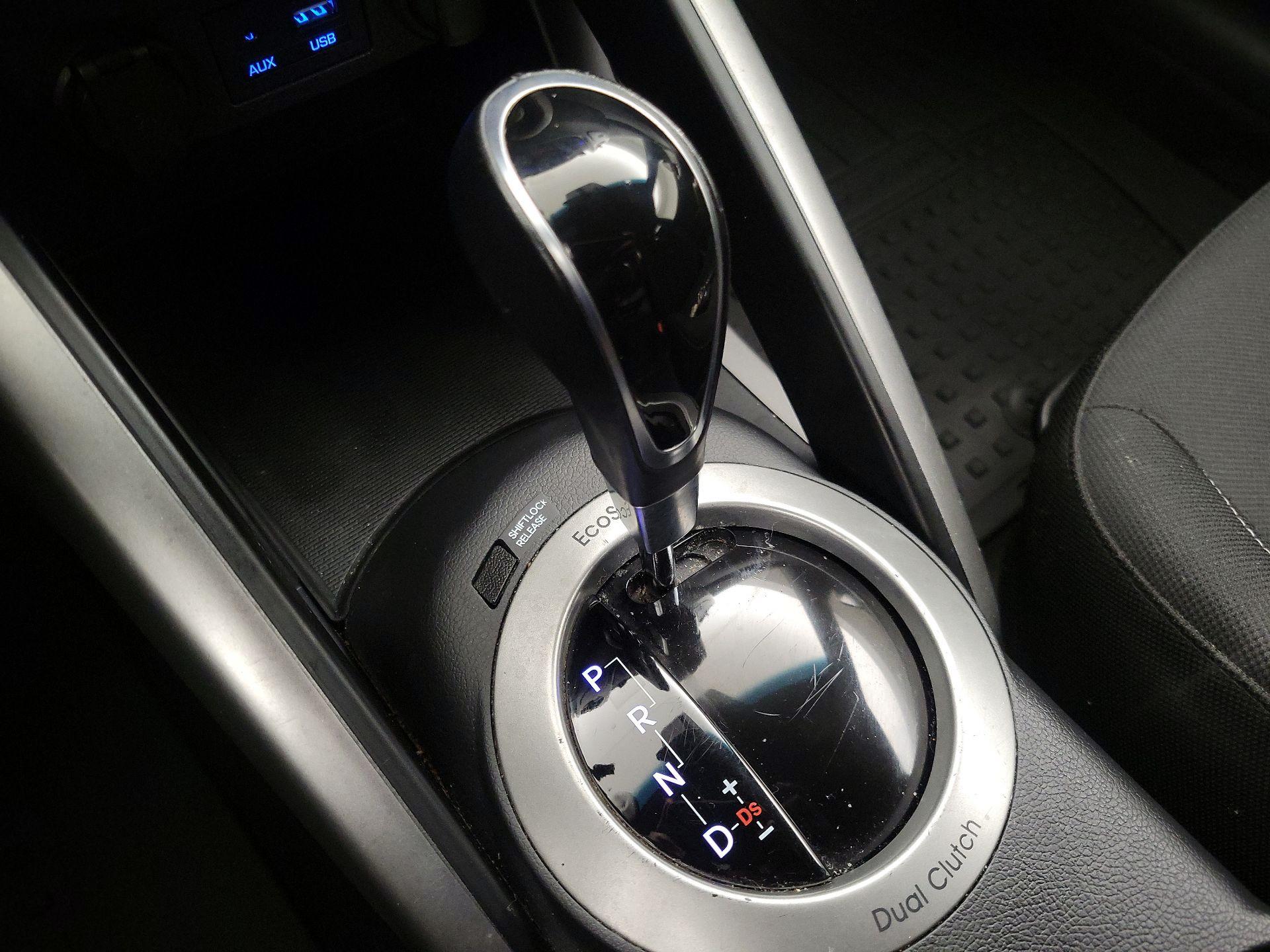 Thumbnail: 2017 Hyundai Veloster - 18