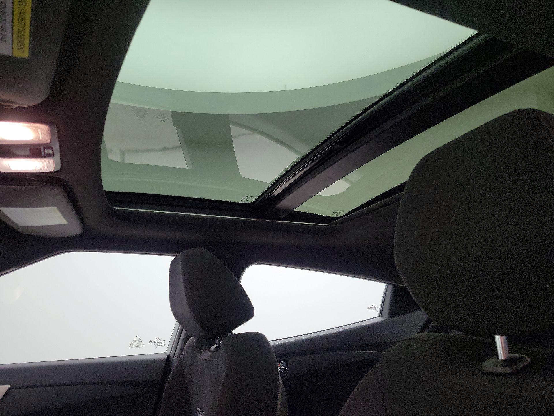 Thumbnail: 2017 Hyundai Veloster - 20