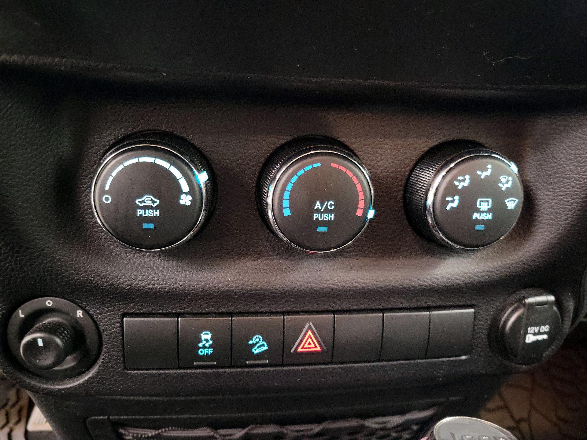 Thumbnail: 2018 Jeep Wrangler - 14