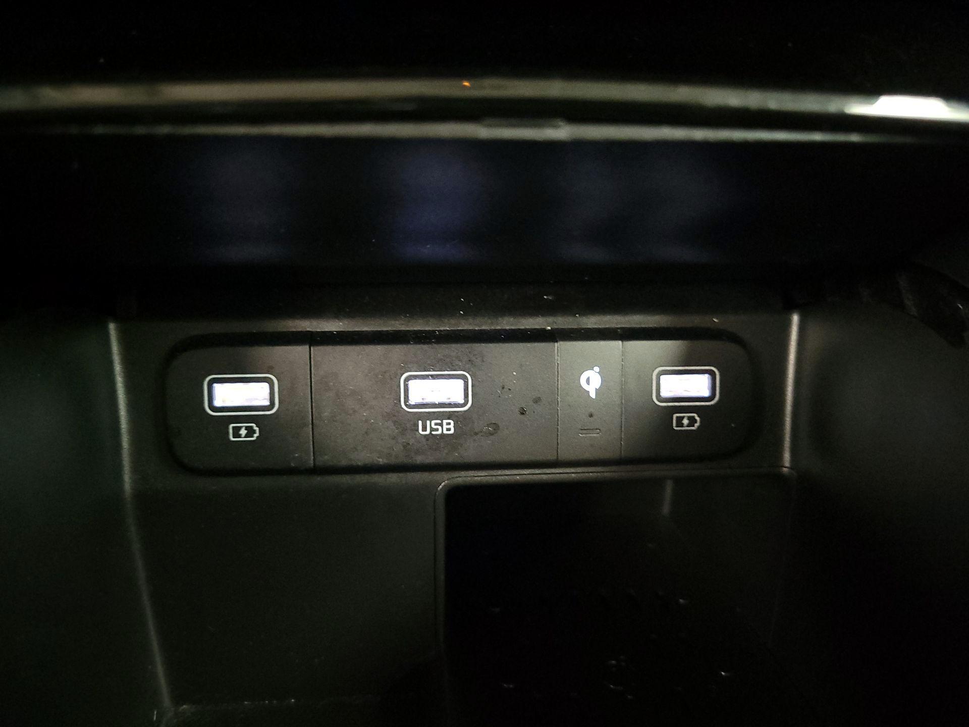 Thumbnail: 2021 Kia Sorento - 18