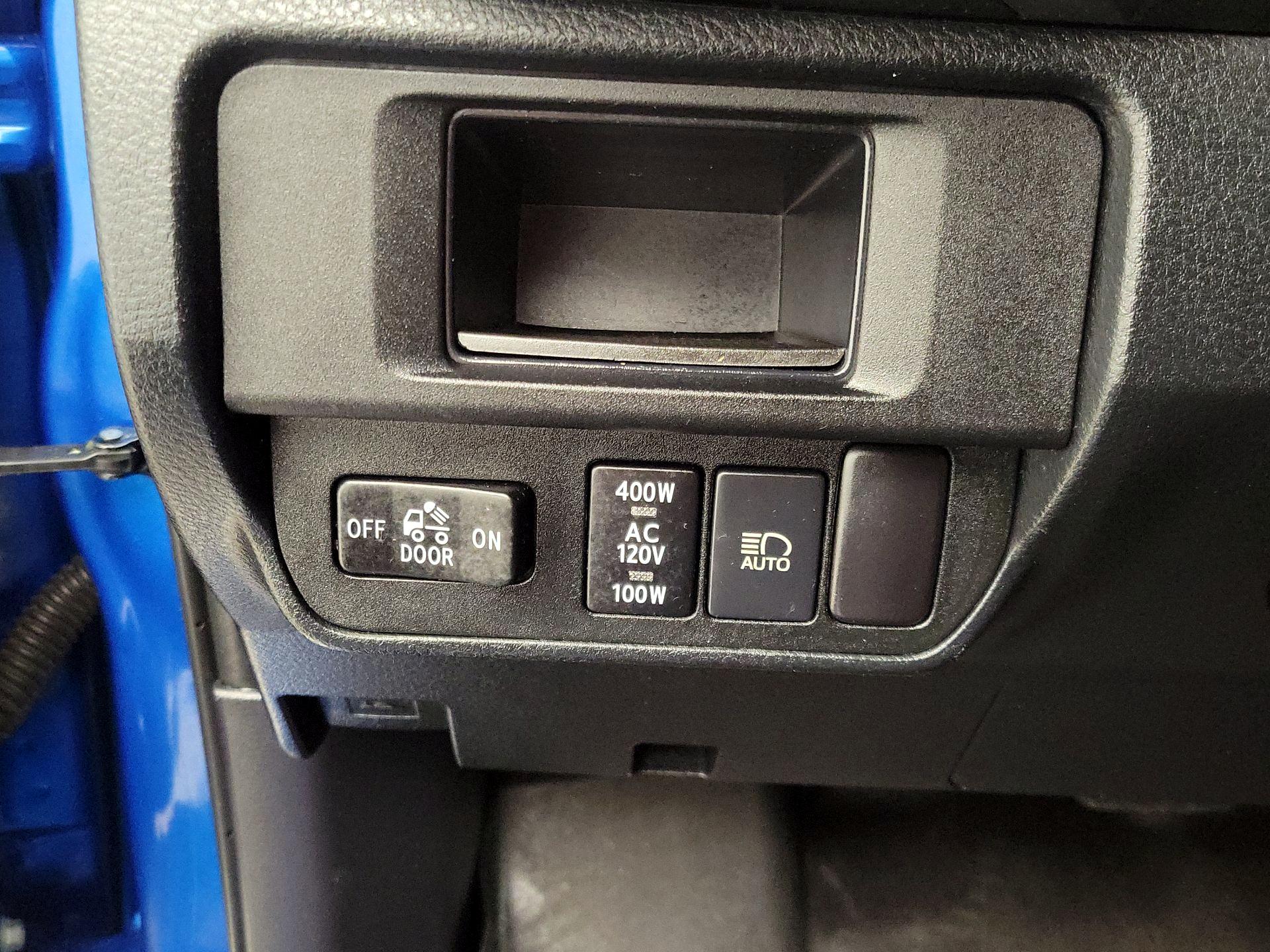 Thumbnail: 2018 Toyota Tacoma - 13