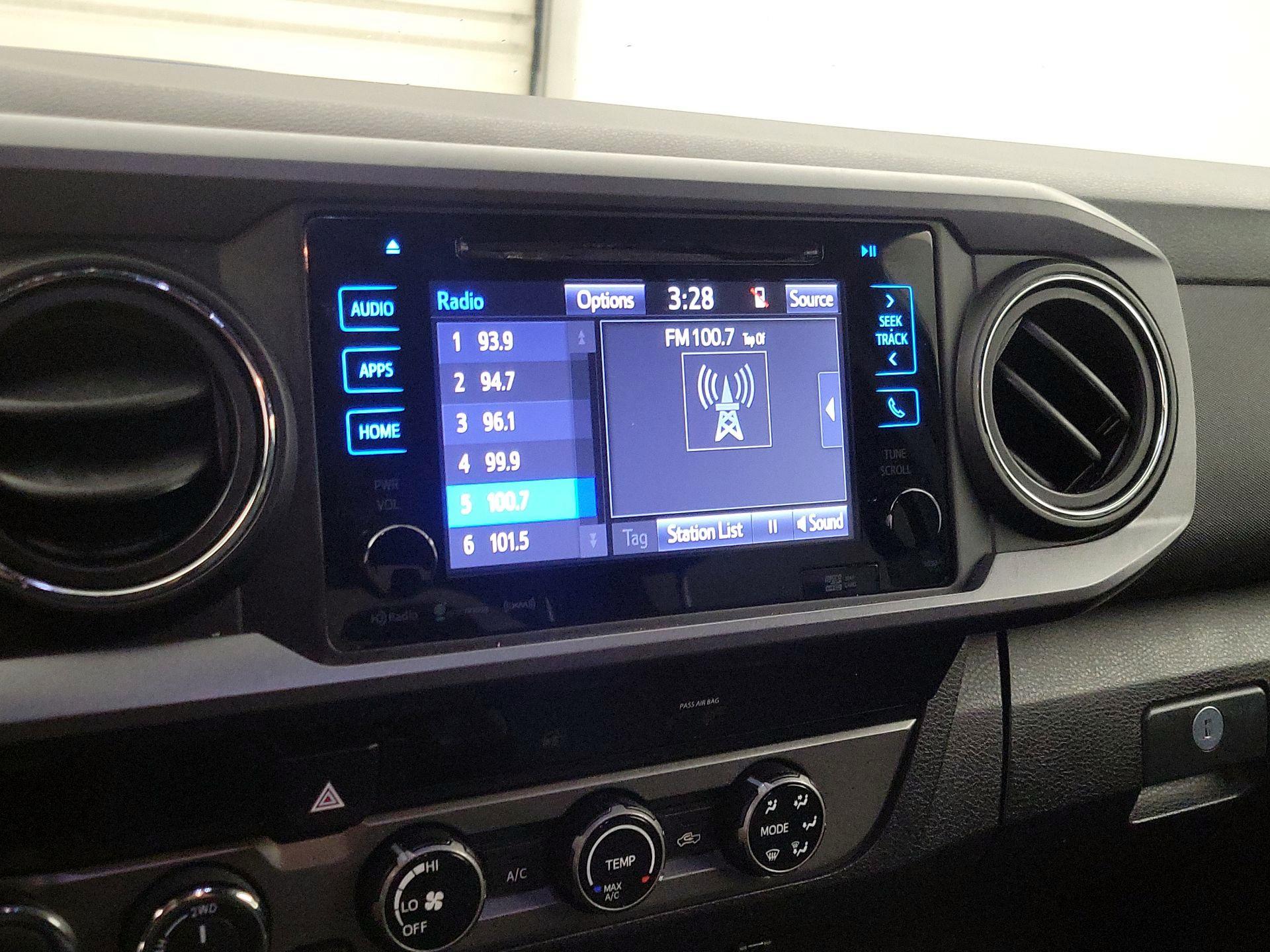 Thumbnail: 2018 Toyota Tacoma - 15