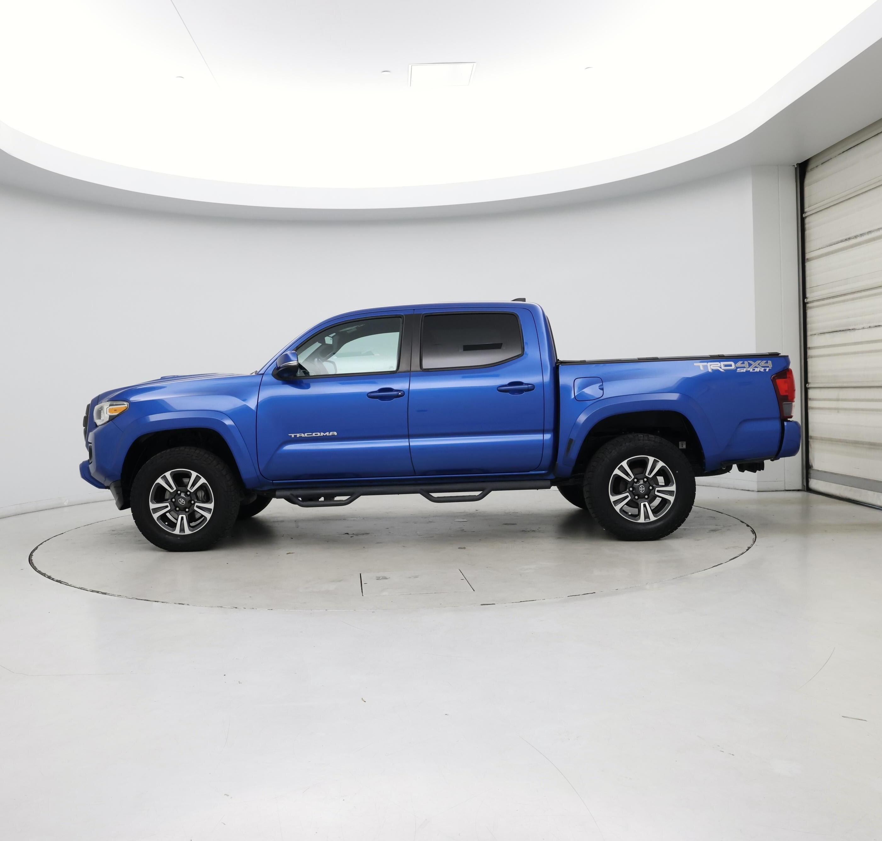 Thumbnail: 2018 Toyota Tacoma - 3