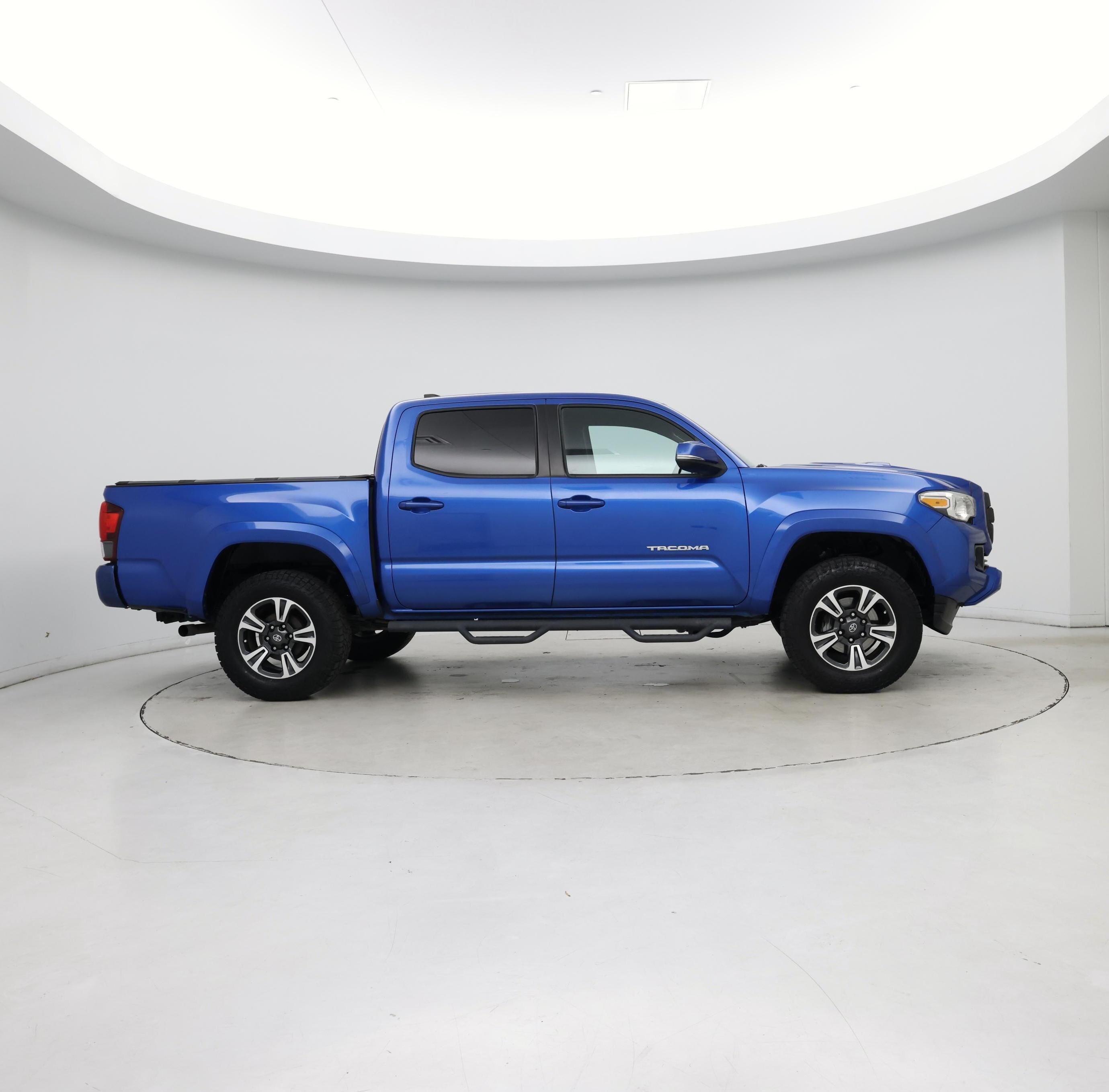 Thumbnail: 2018 Toyota Tacoma - 7