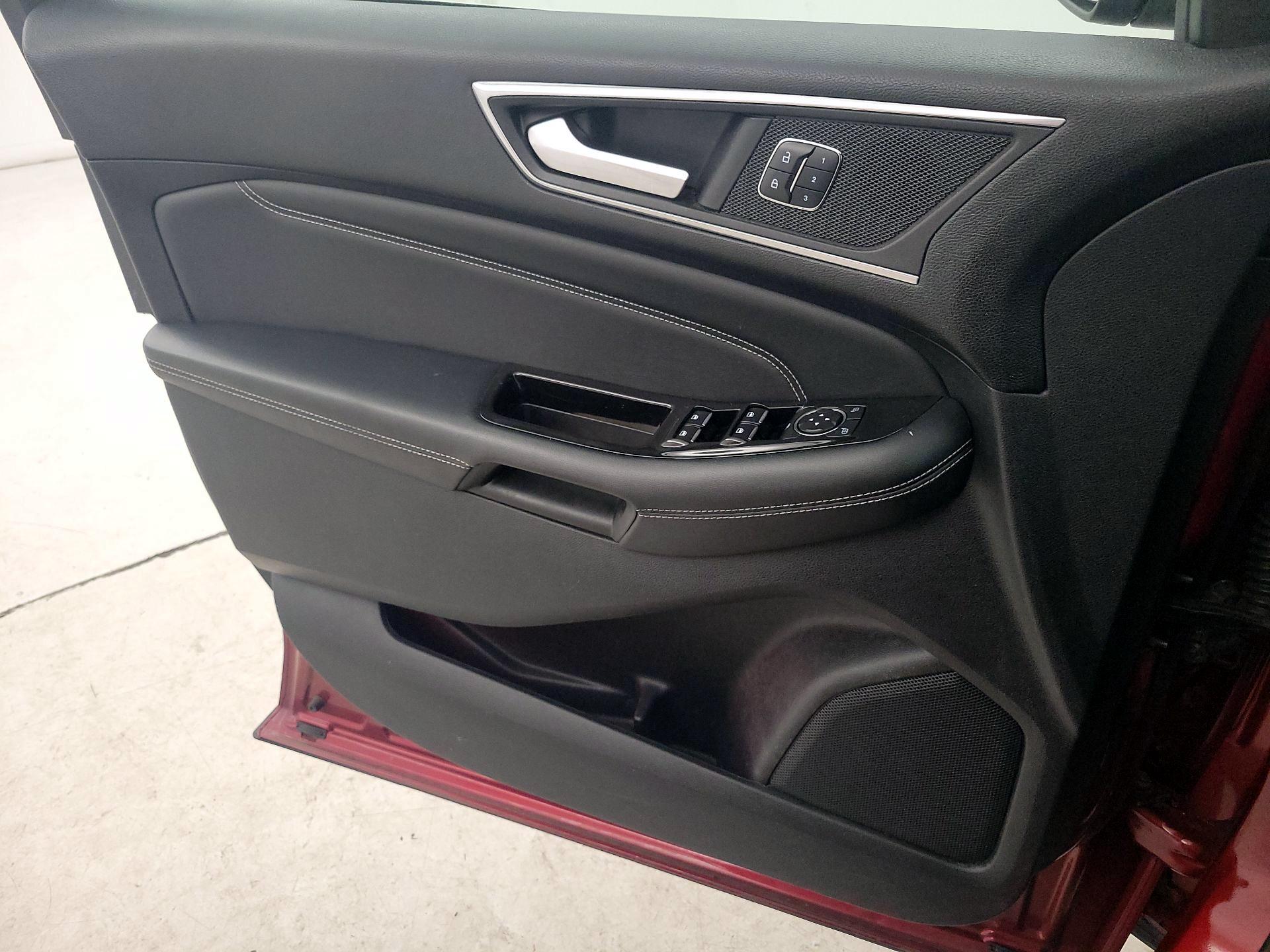 Thumbnail: 2016 Ford Edge - 12