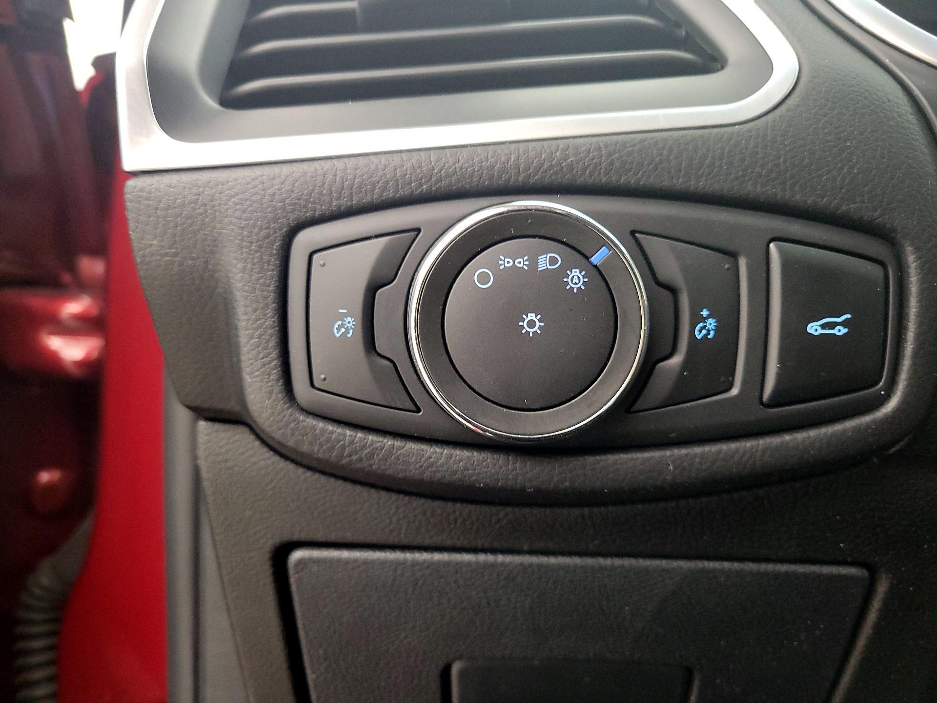 Thumbnail: 2016 Ford Edge - 13