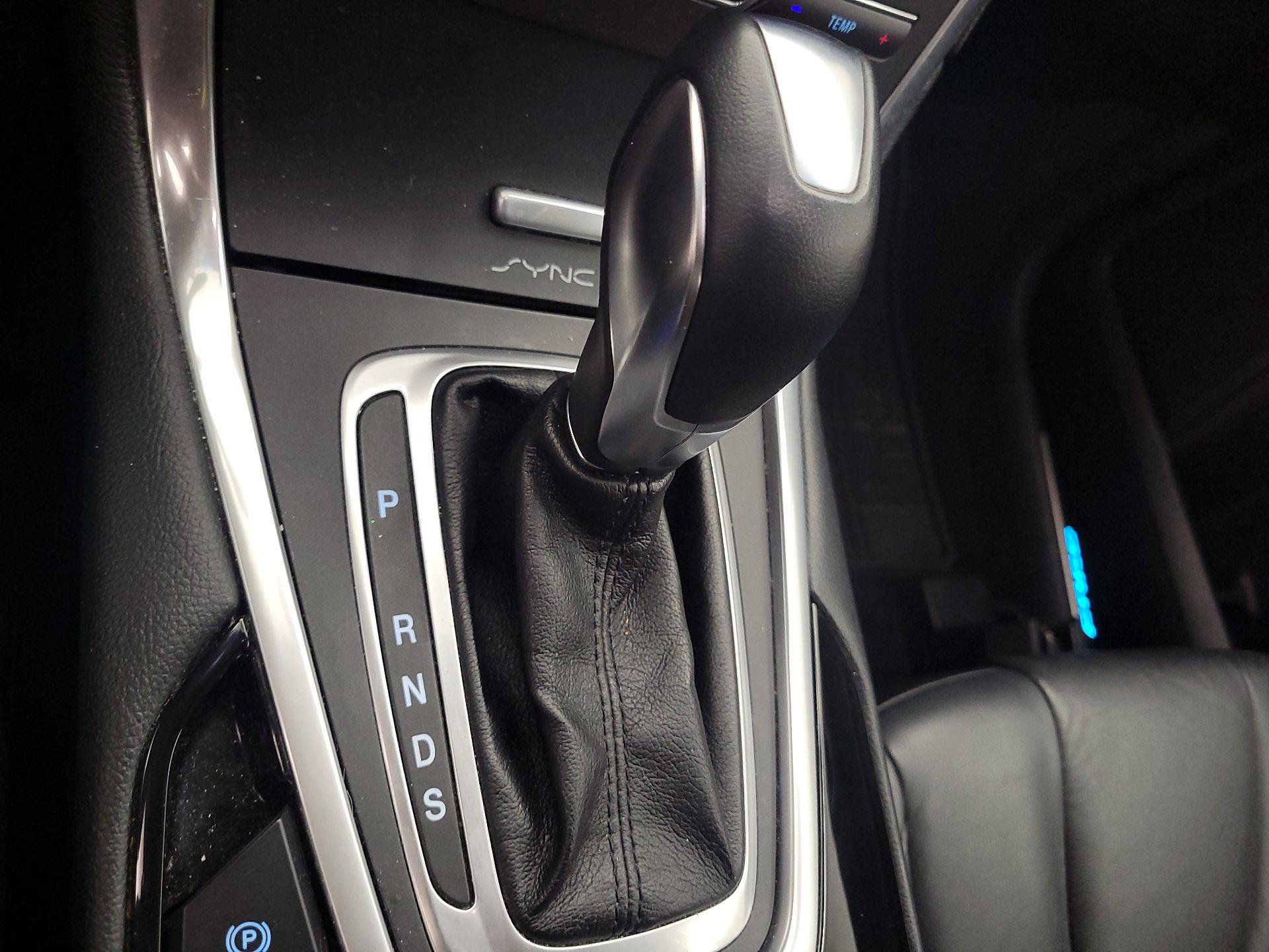 Thumbnail: 2016 Ford Edge - 17