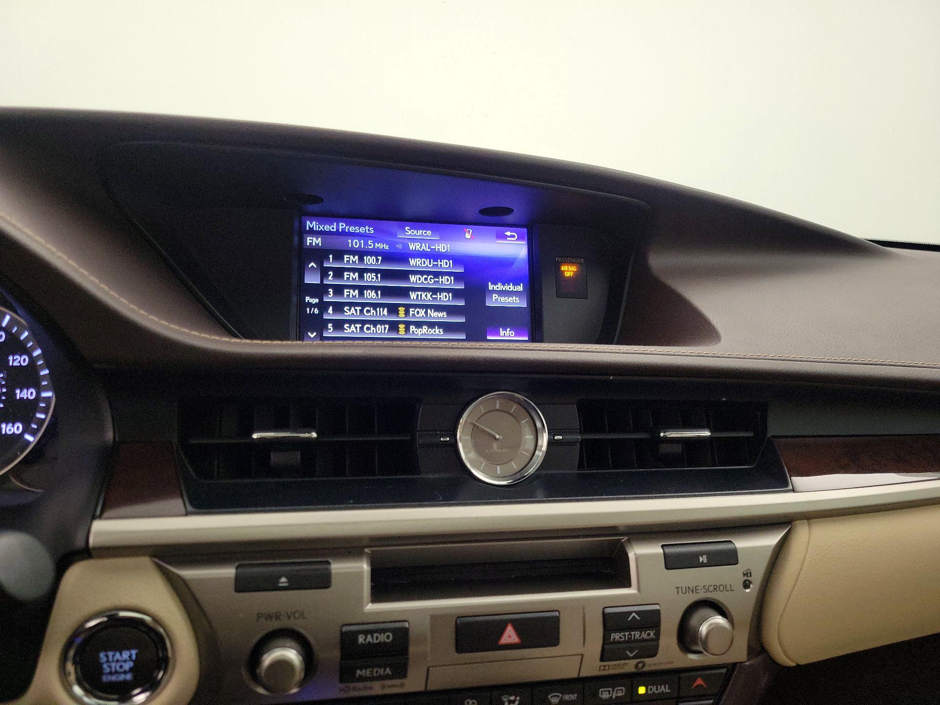 Thumbnail: 2018 Lexus ES - 15