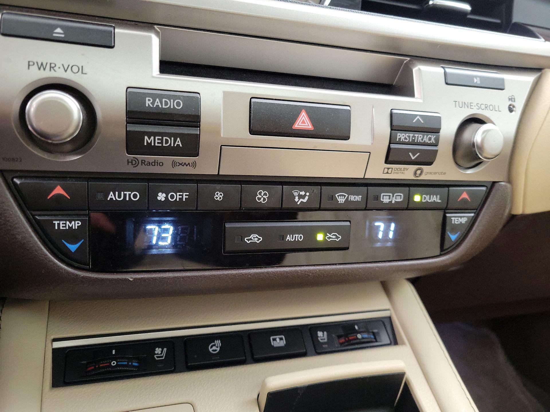 Thumbnail: 2018 Lexus ES - 16