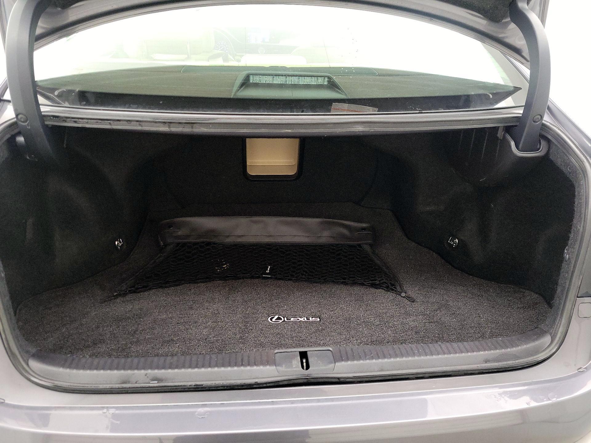 Thumbnail: 2018 Lexus ES - 20