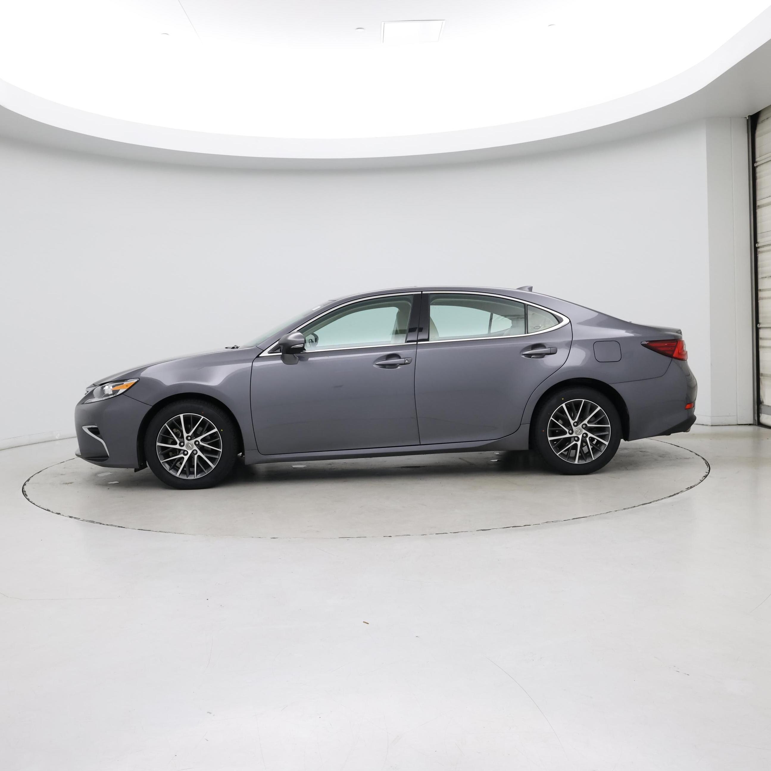 Thumbnail: 2018 Lexus ES - 3