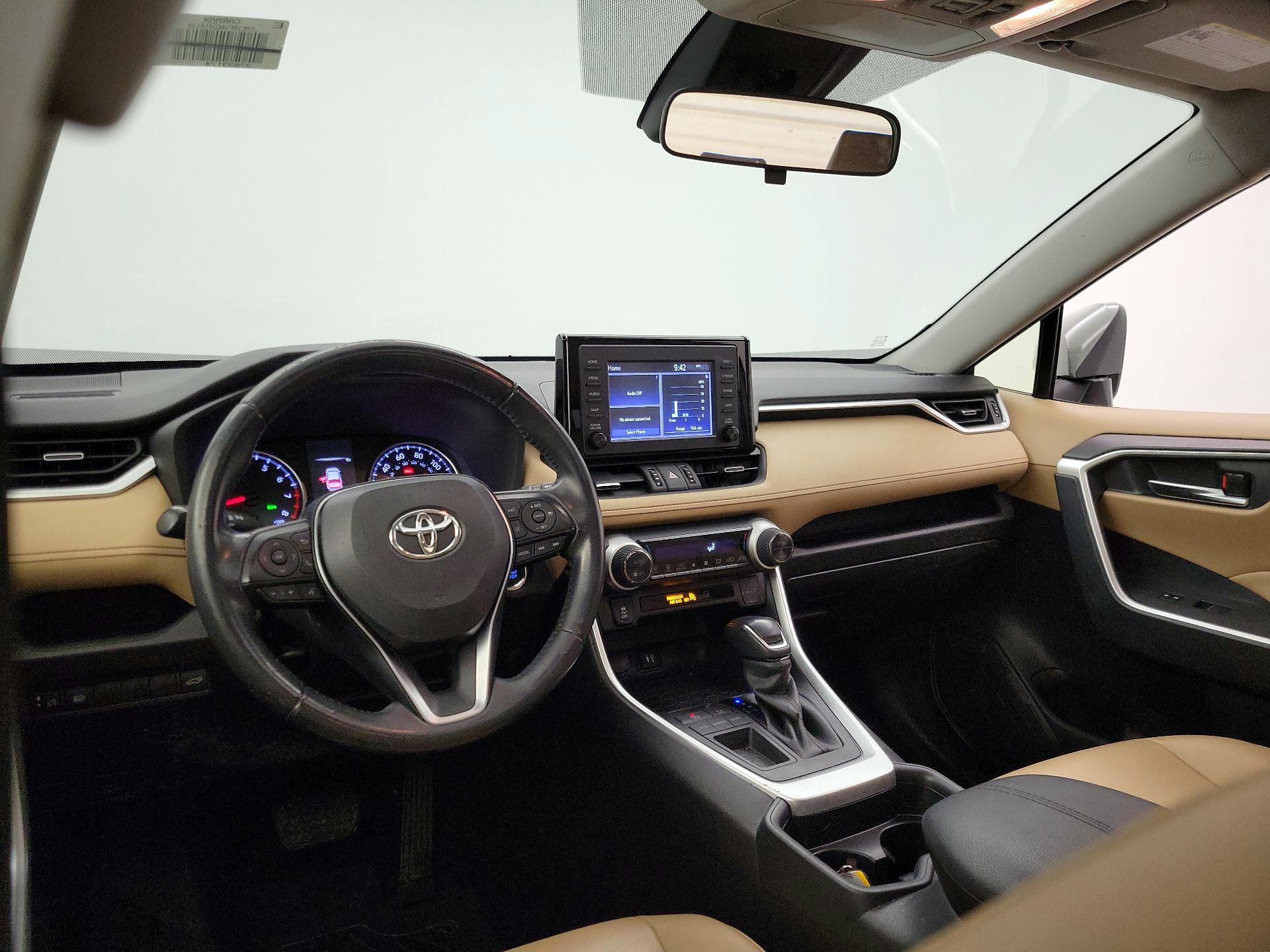 Thumbnail: 2019 Toyota RAV4 - 9