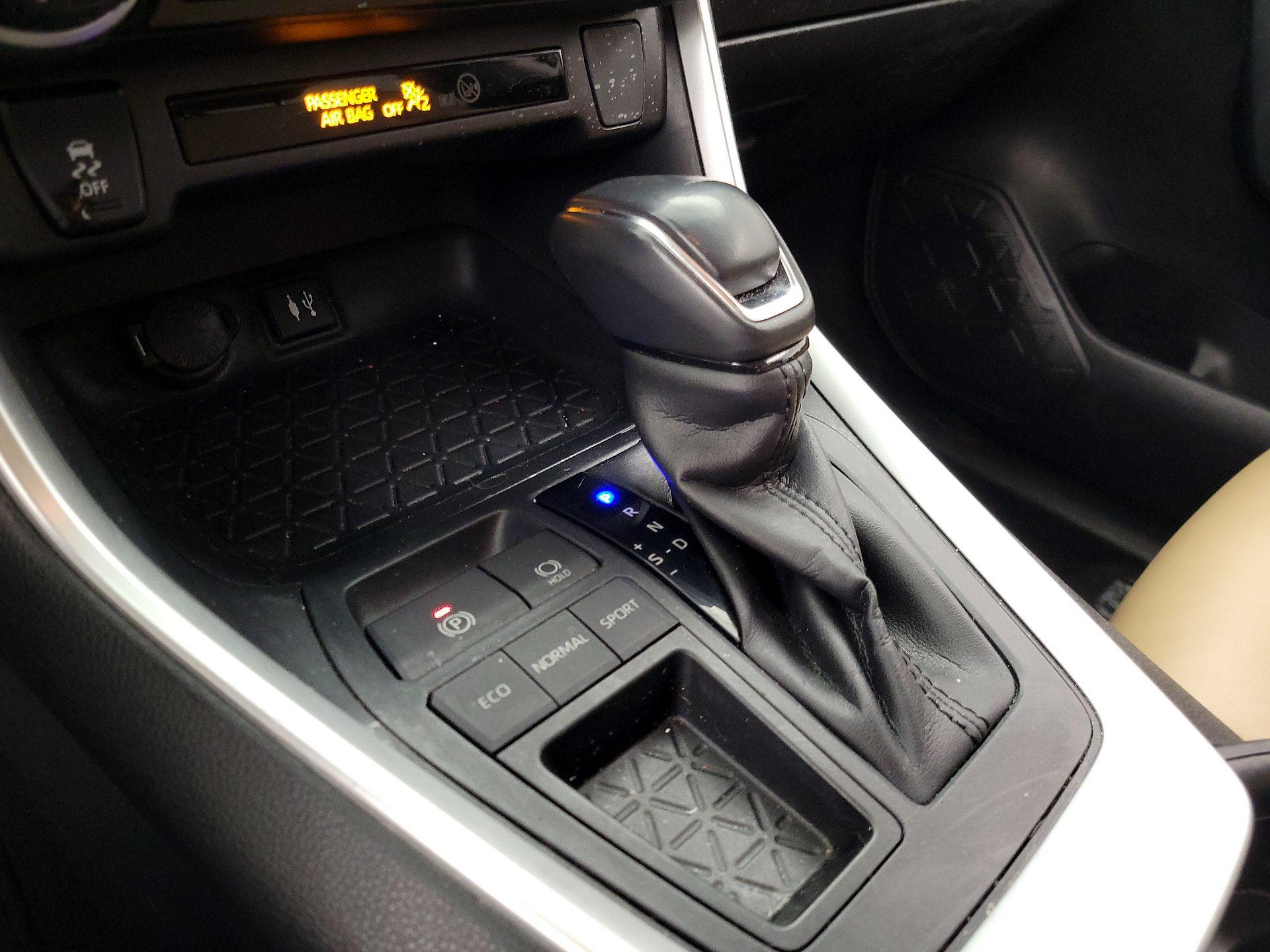 Thumbnail: 2019 Toyota RAV4 - 17