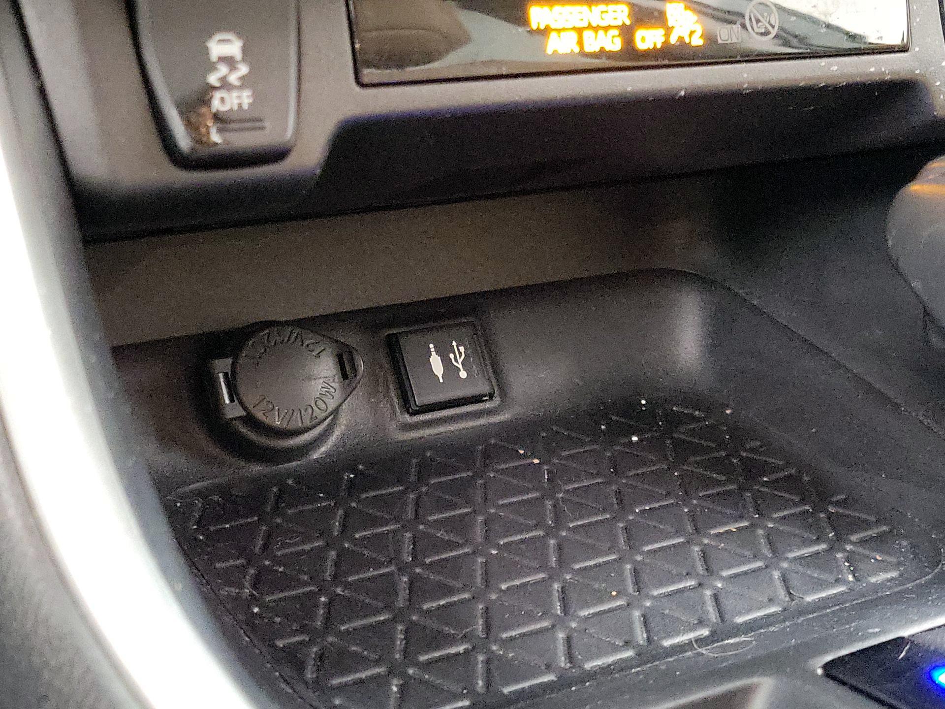 Thumbnail: 2019 Toyota RAV4 - 18