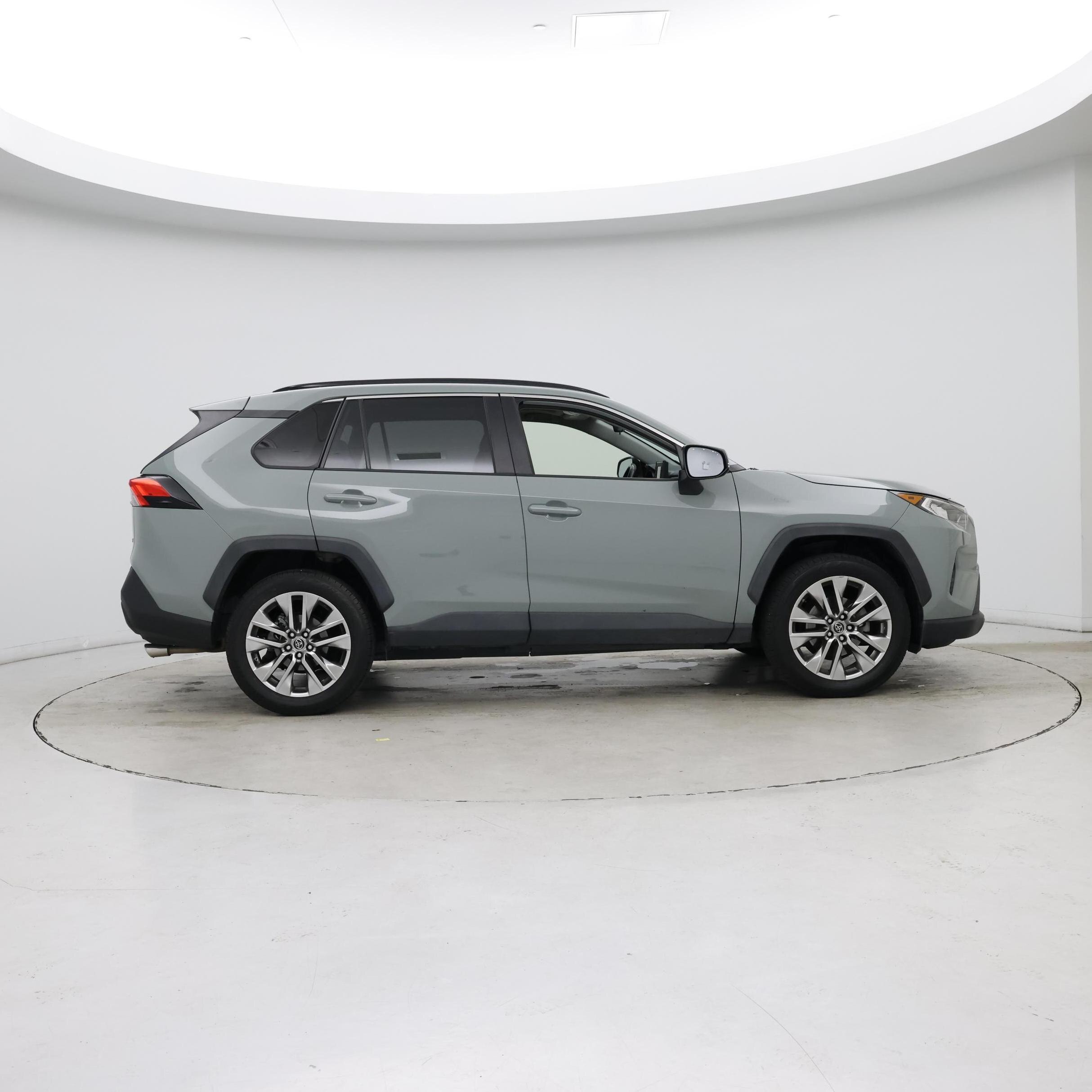 Thumbnail: 2019 Toyota RAV4 - 7