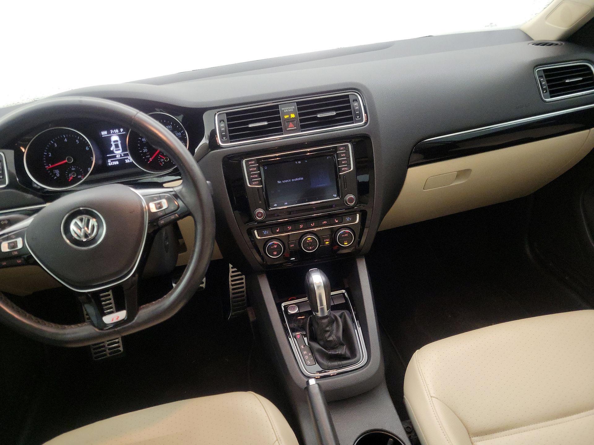 Thumbnail: 2017 Volkswagen Jetta - 9