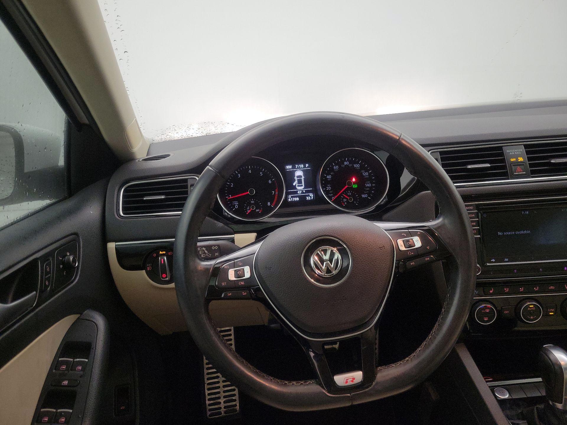 Thumbnail: 2017 Volkswagen Jetta - 10