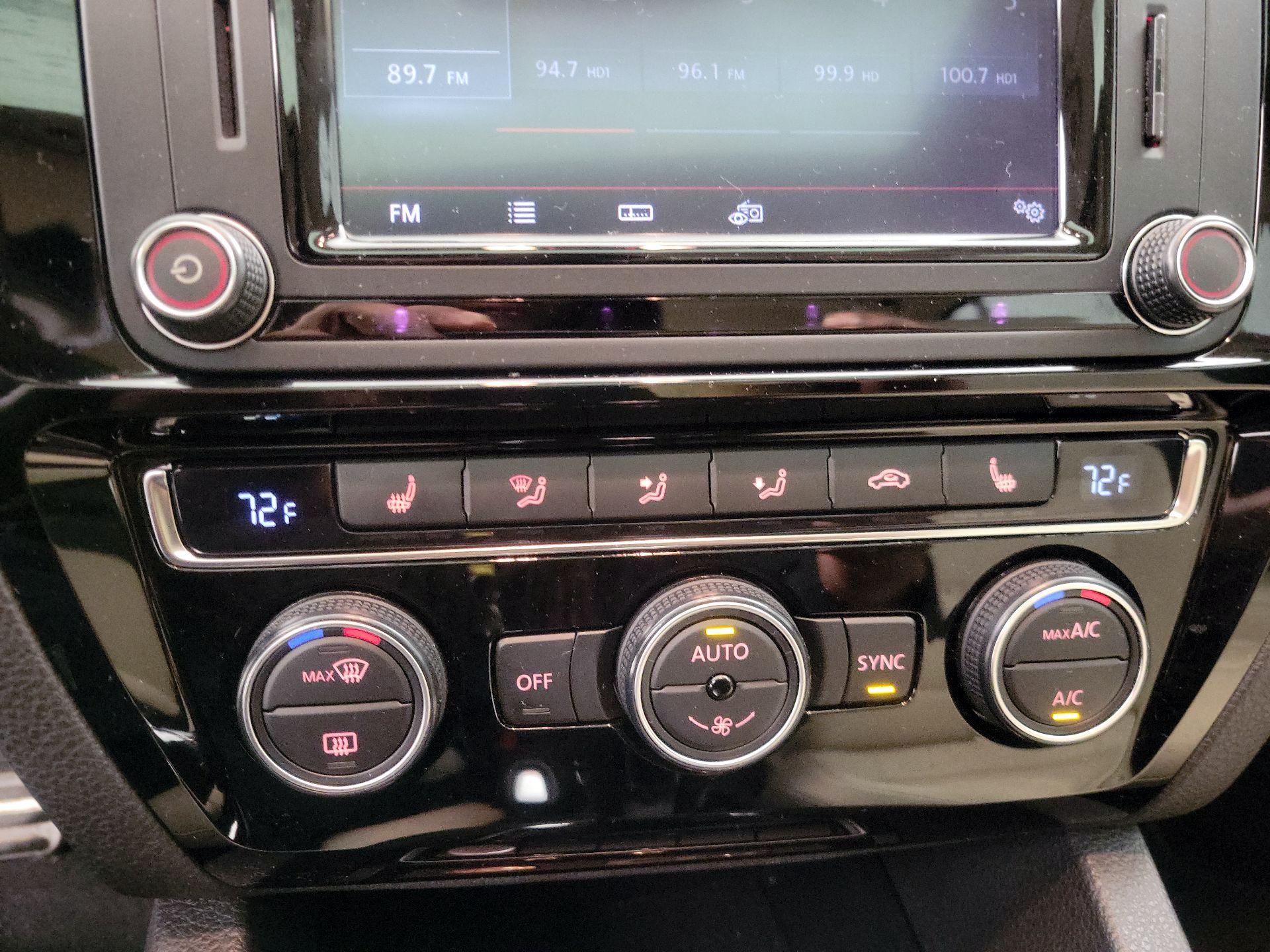 Thumbnail: 2017 Volkswagen Jetta - 16