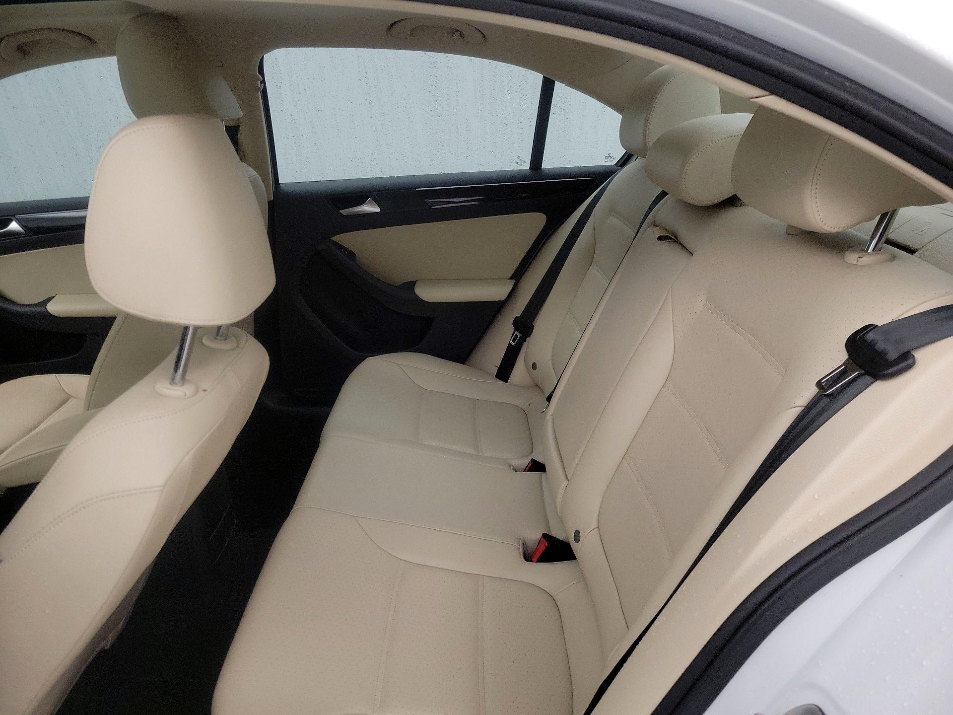 Thumbnail: 2017 Volkswagen Jetta - 19