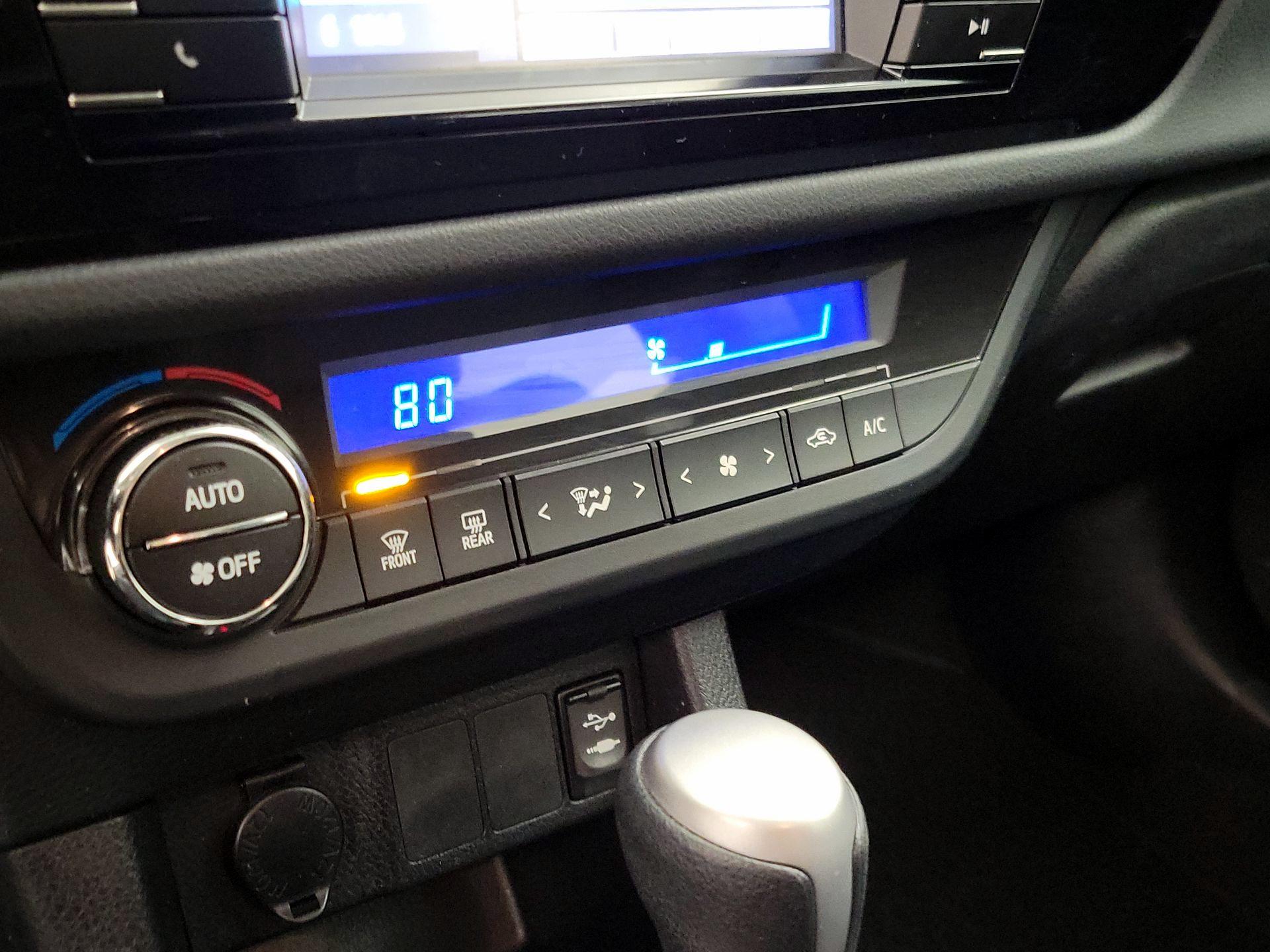 Thumbnail: 2014 Toyota Corolla - 16