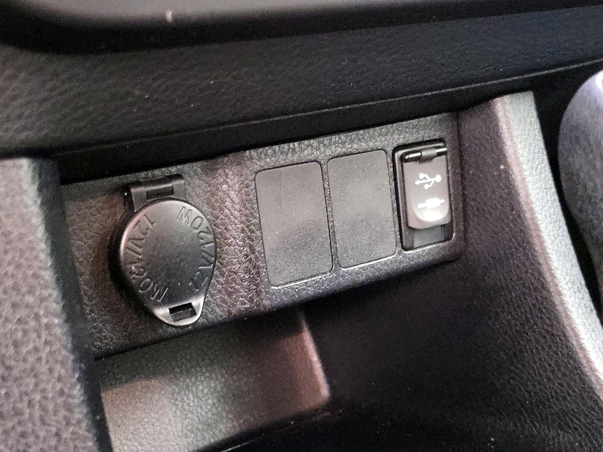 Thumbnail: 2014 Toyota Corolla - 18