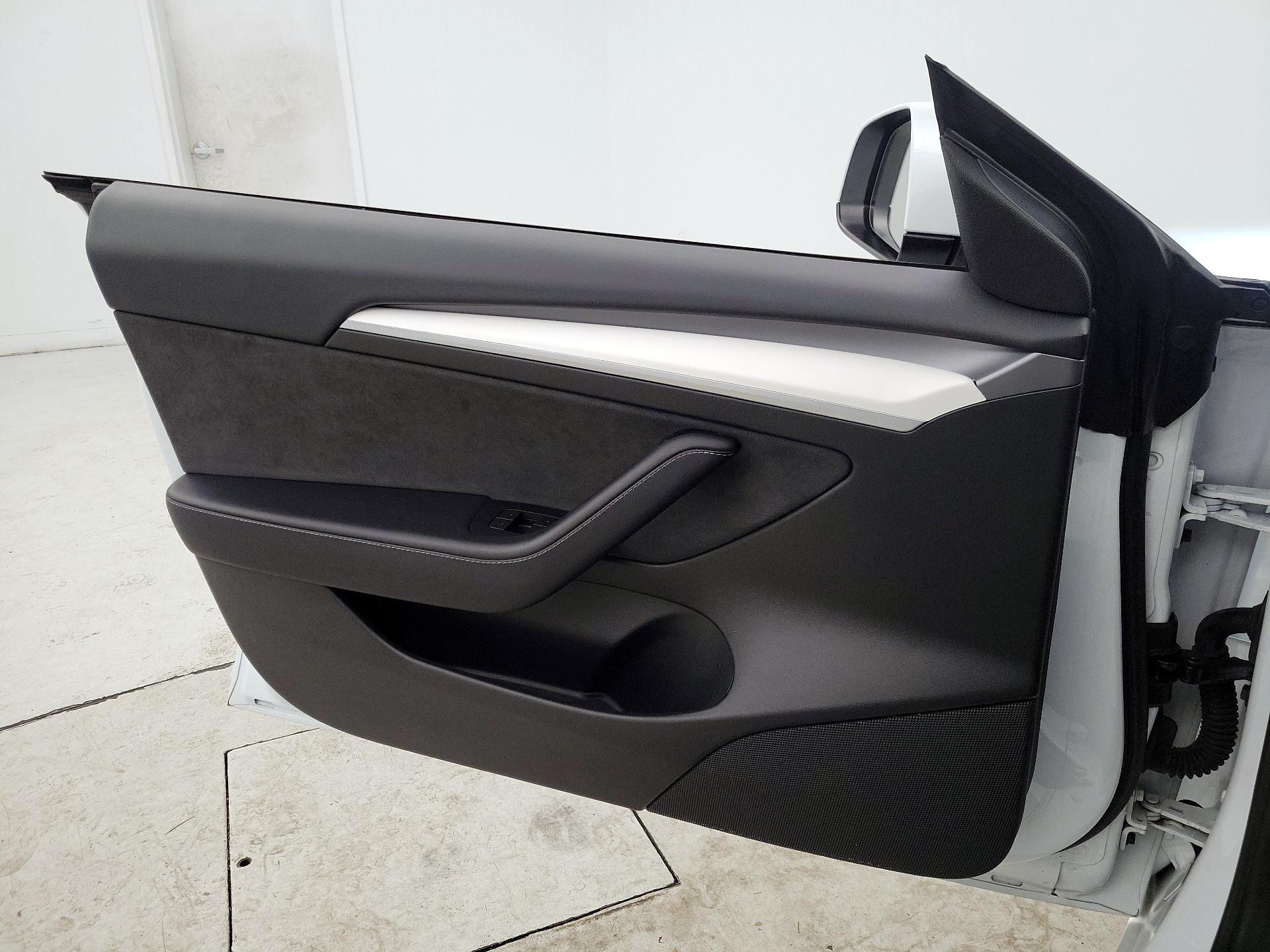 Thumbnail: 2023 Tesla Model 3 - 12