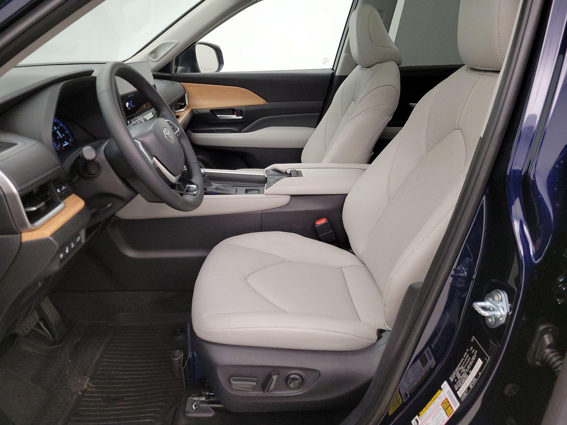 Thumbnail: 2026 Toyota Highlander - 11