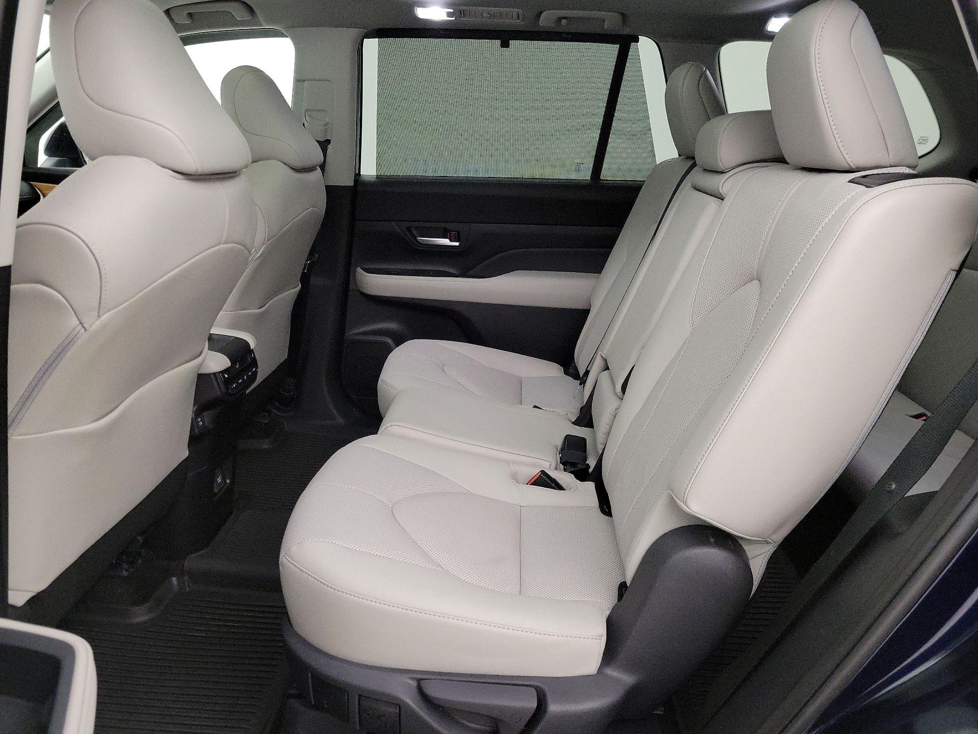 Thumbnail: 2026 Toyota Highlander - 20