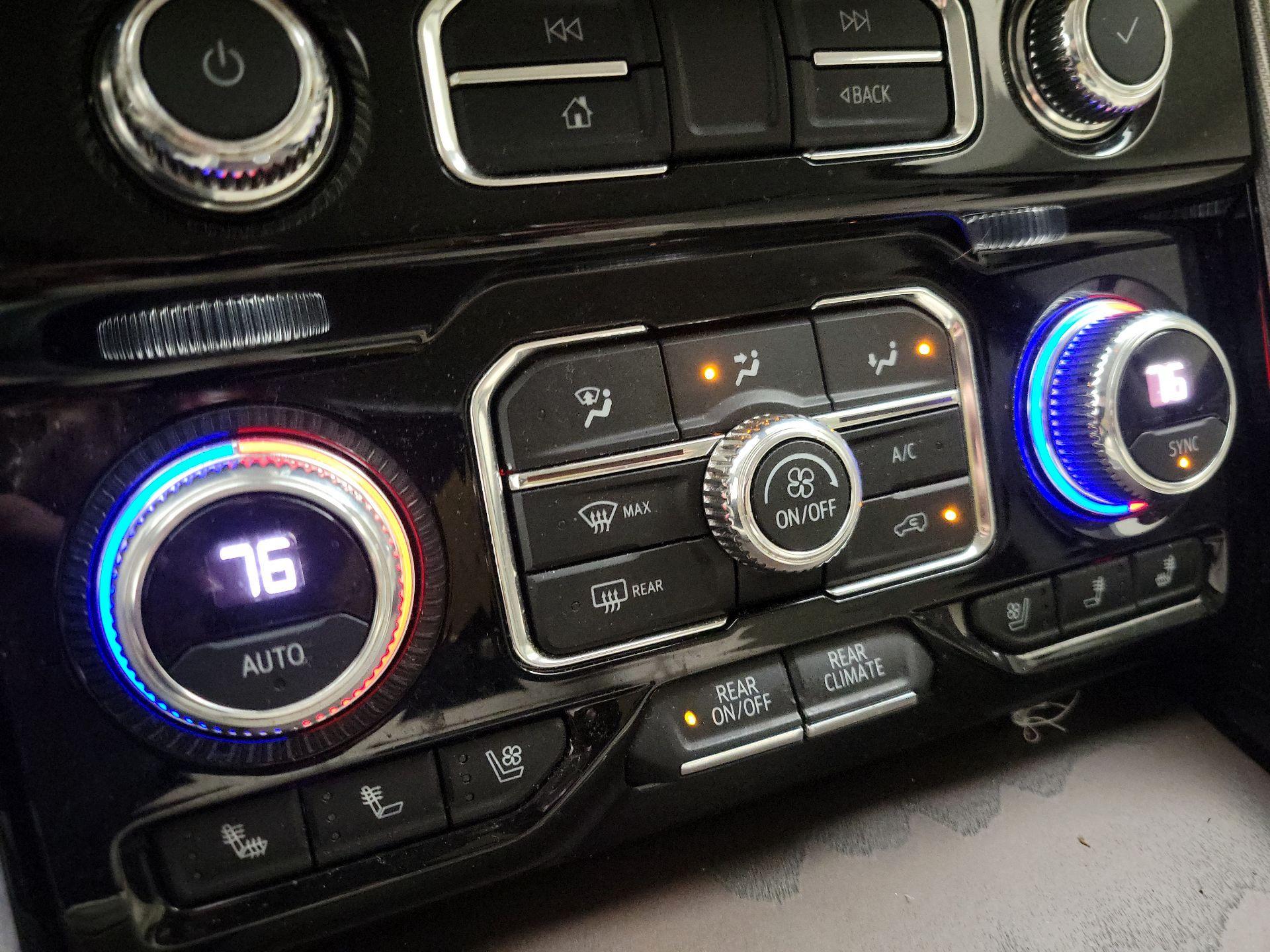 Thumbnail: 2021 GMC Yukon XL - 17