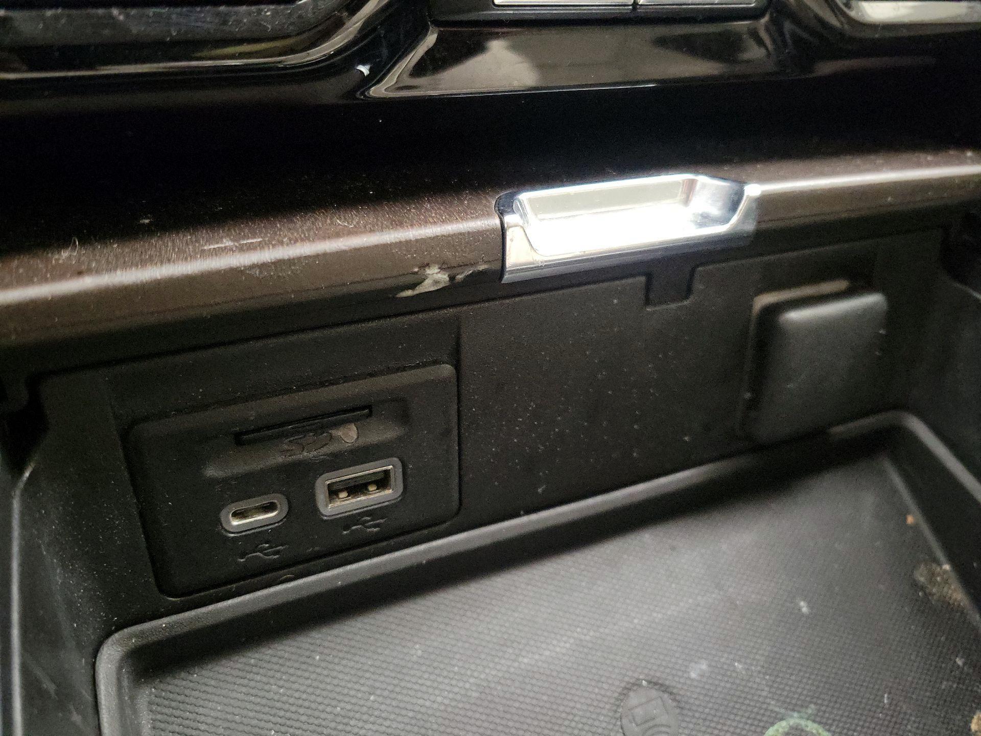 Thumbnail: 2021 GMC Yukon XL - 19