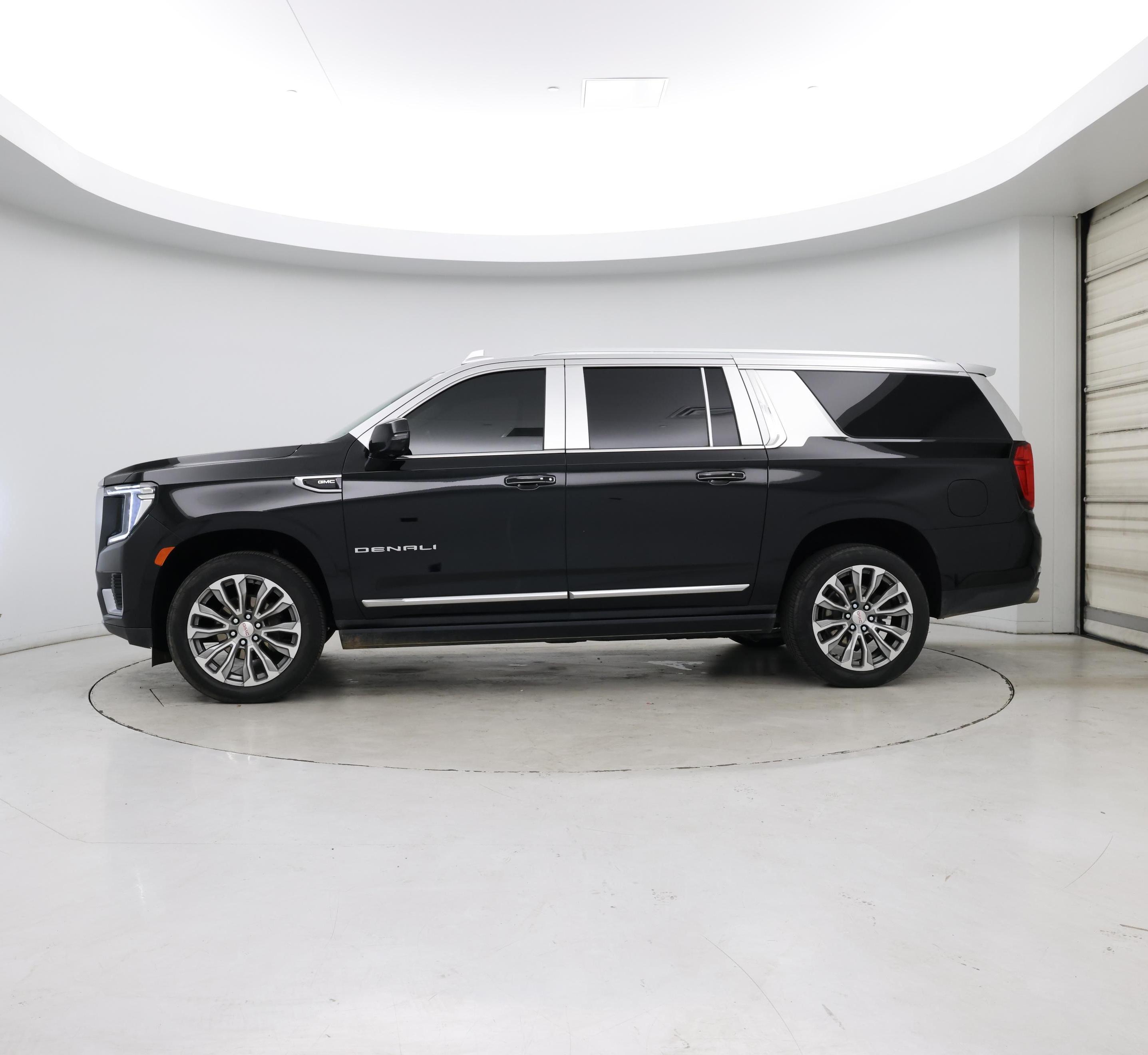 Thumbnail: 2021 GMC Yukon XL - 3