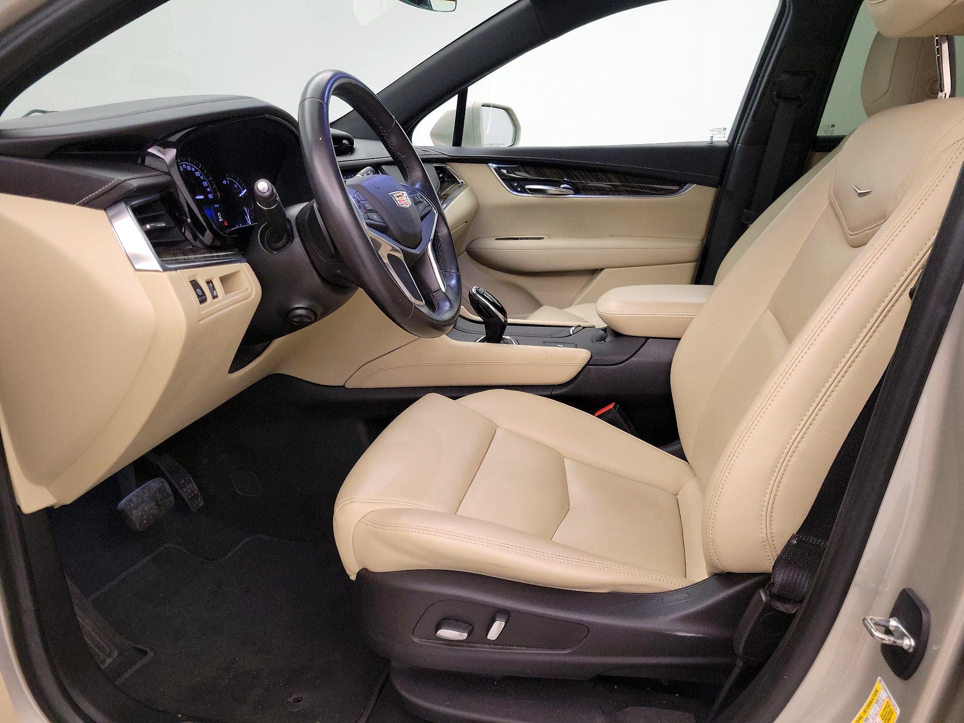 Thumbnail: 2017 Cadillac XT5 - 11