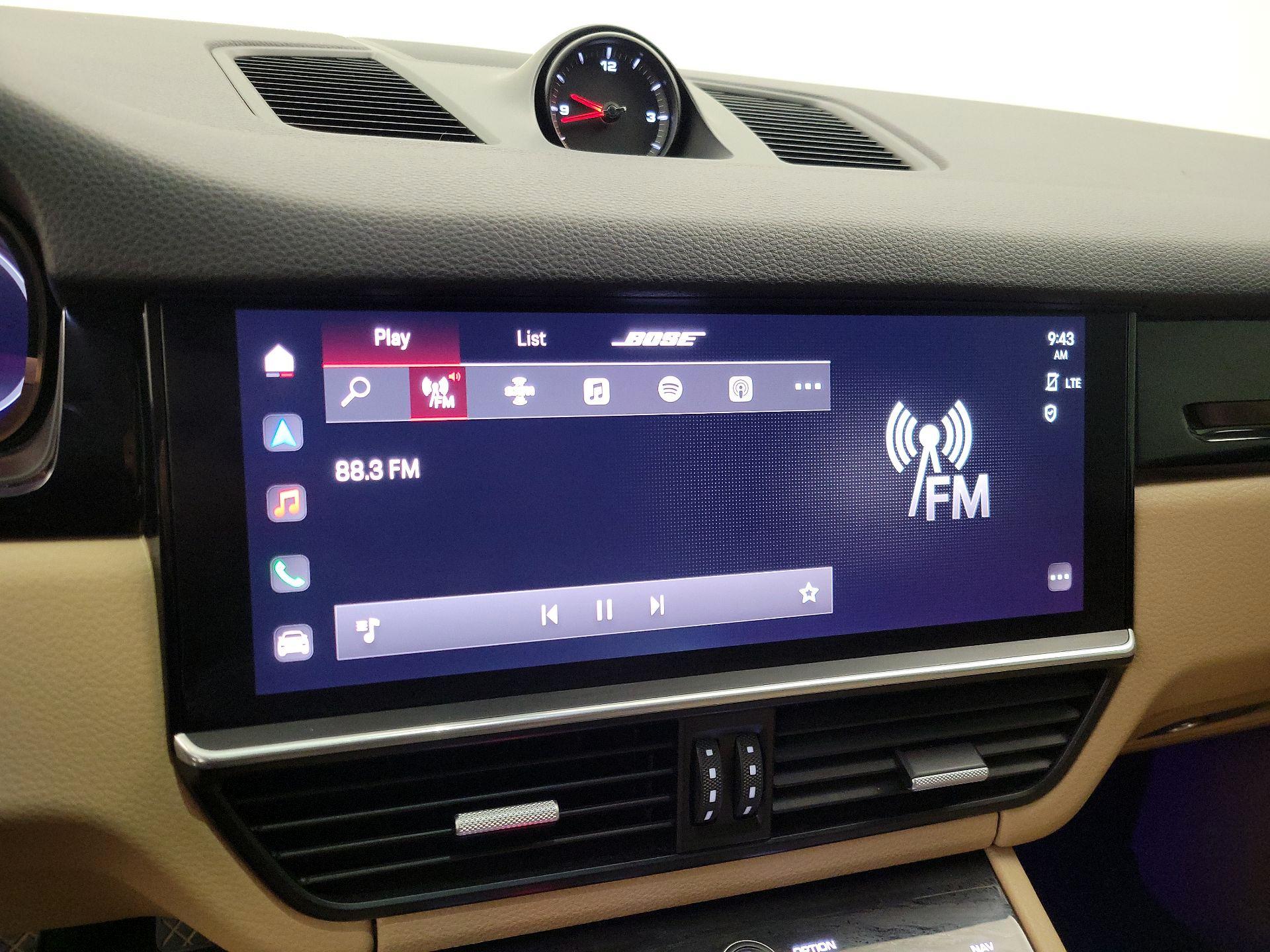 Thumbnail: 2022 Porsche Cayenne - 16