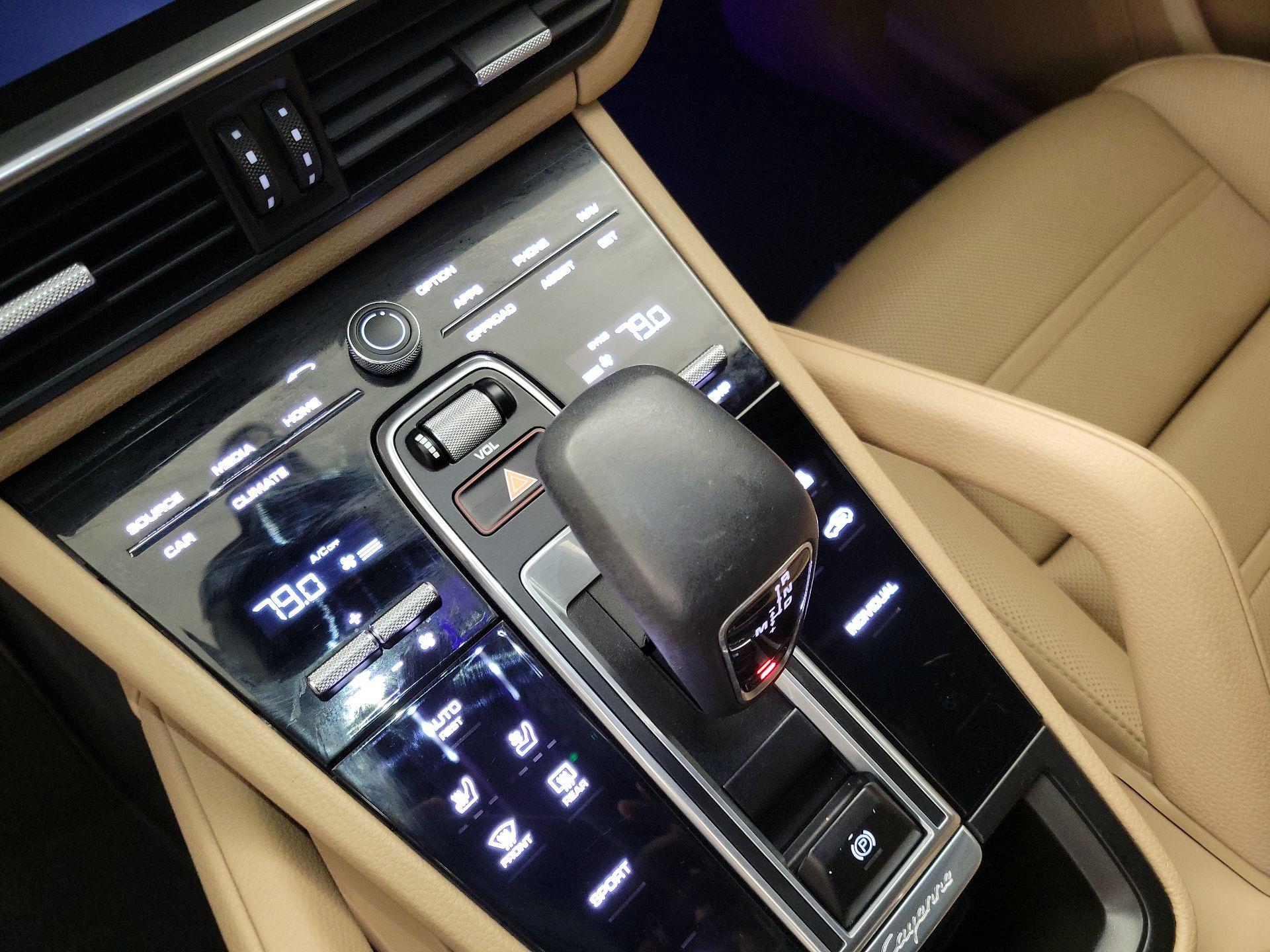 Thumbnail: 2022 Porsche Cayenne - 17