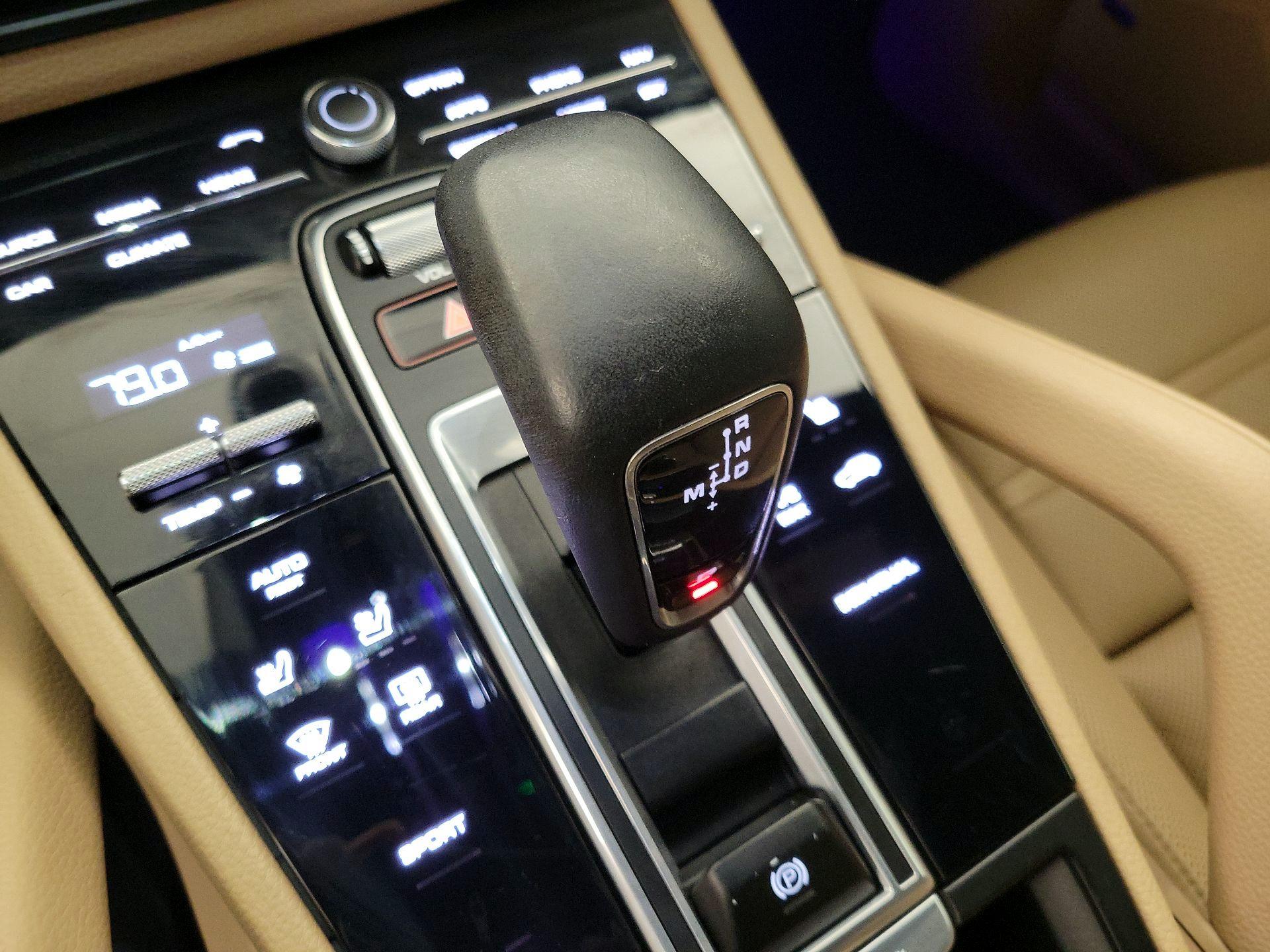 Thumbnail: 2022 Porsche Cayenne - 18