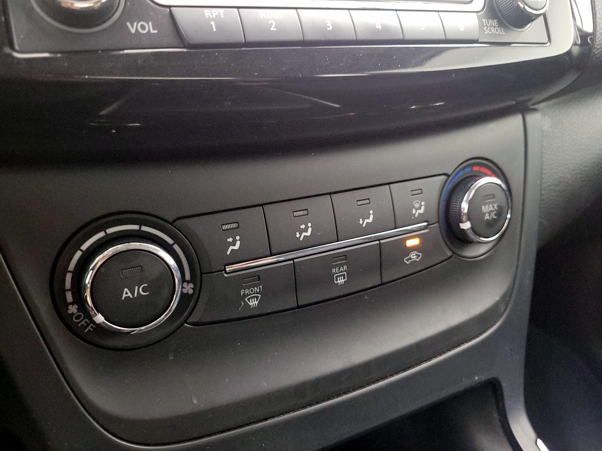 Thumbnail: 2017 Nissan Sentra - 16