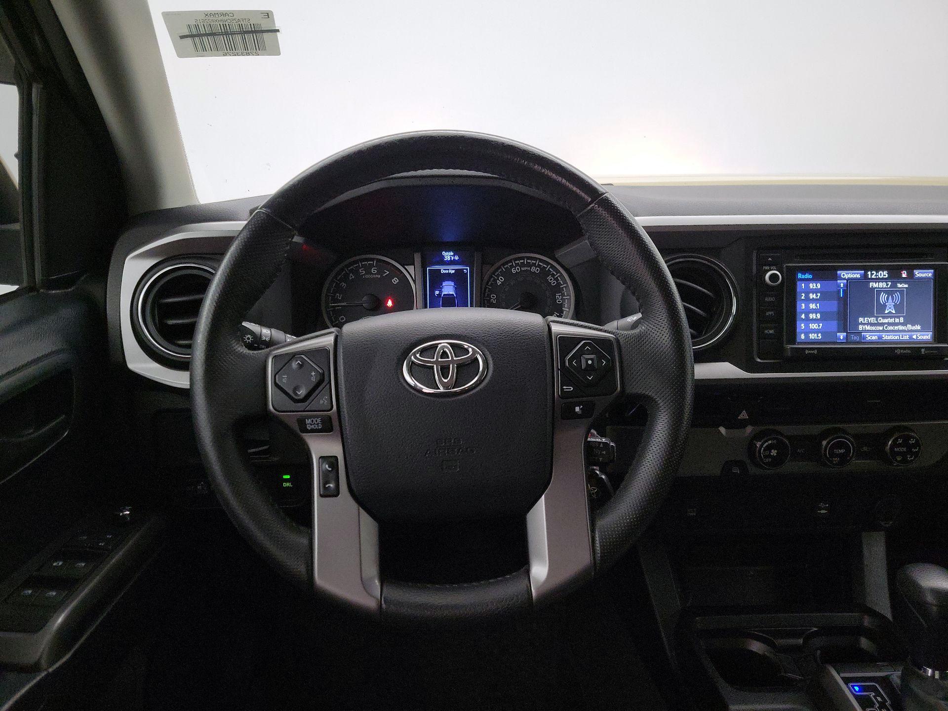 Thumbnail: 2017 Toyota Tacoma - 10