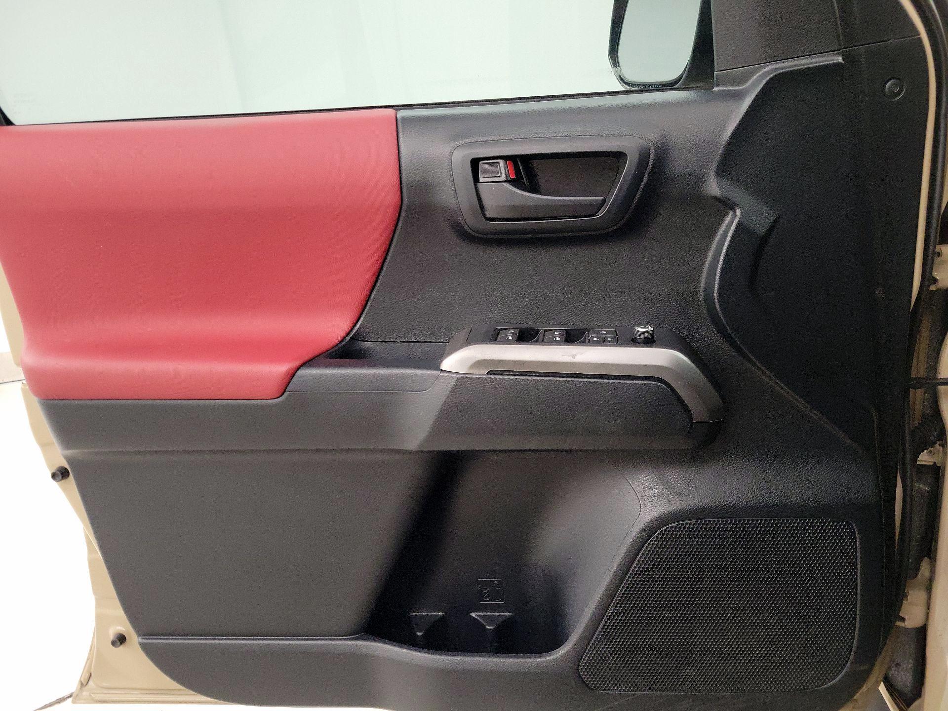 Thumbnail: 2017 Toyota Tacoma - 12