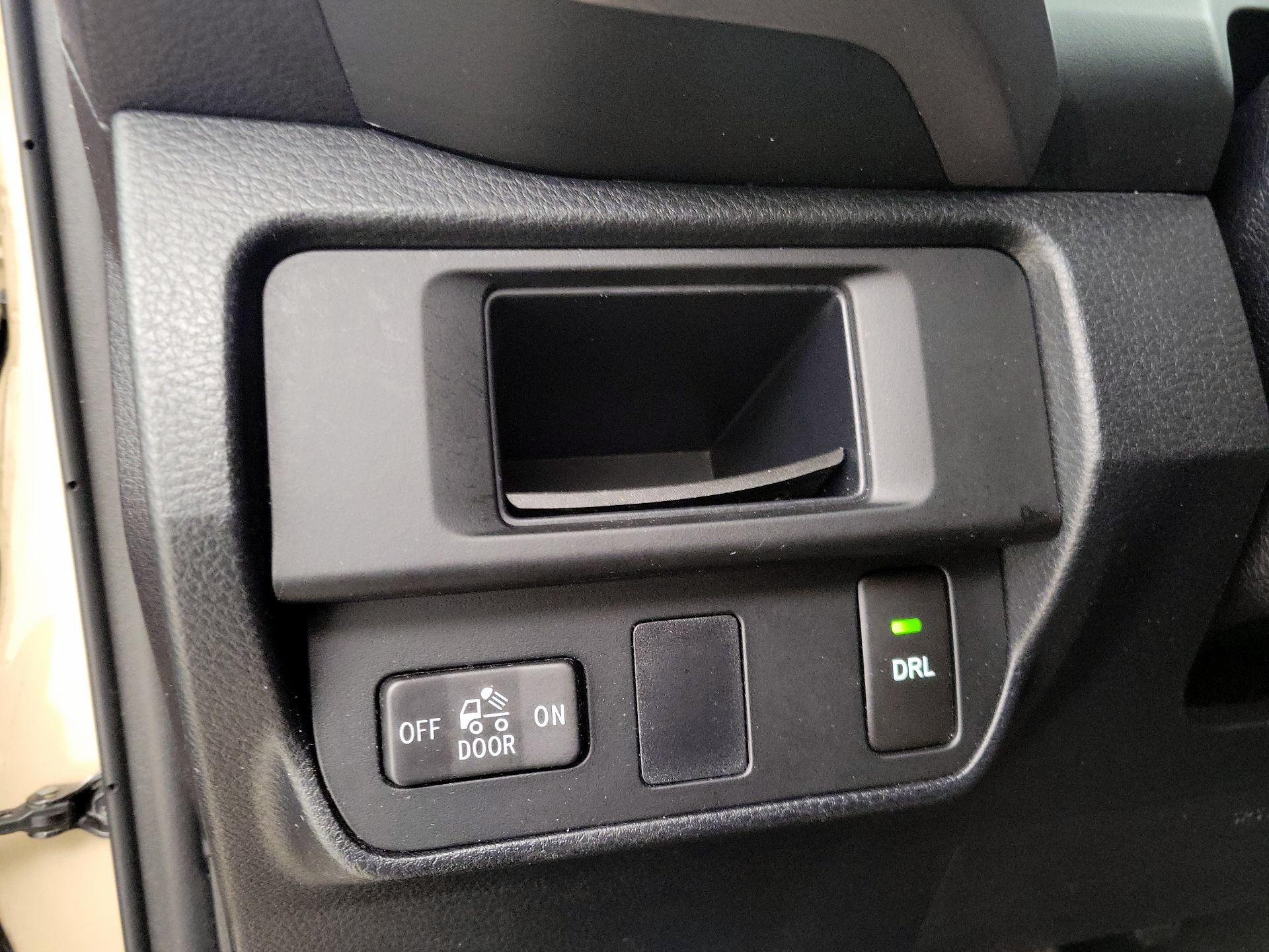 Thumbnail: 2017 Toyota Tacoma - 13