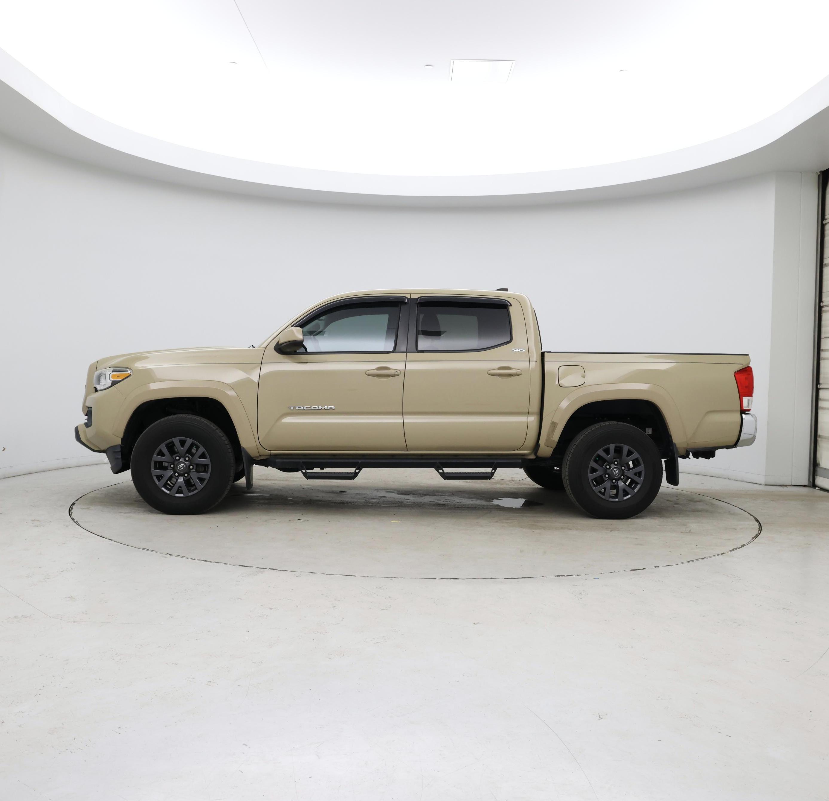 Thumbnail: 2017 Toyota Tacoma - 3