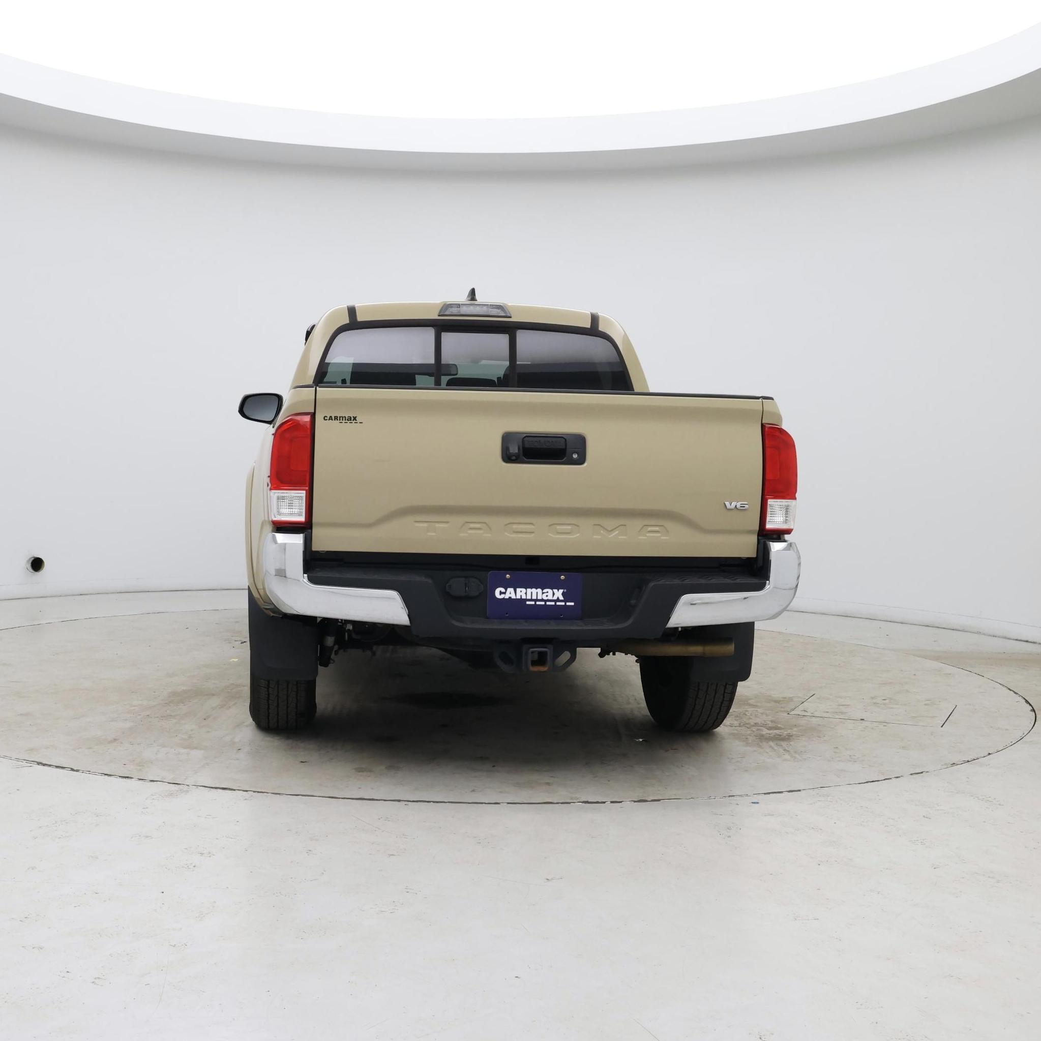 Thumbnail: 2017 Toyota Tacoma - 6